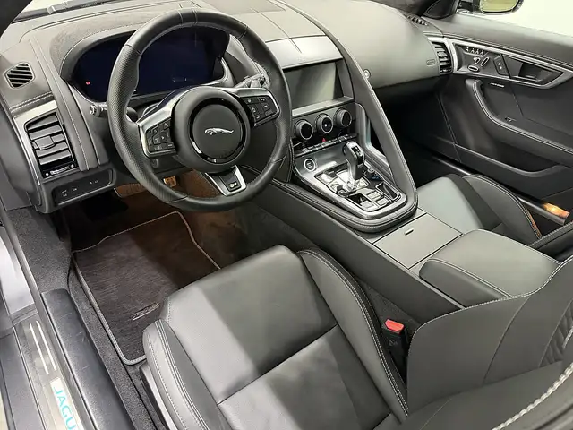 Jaguar F-Type view 15