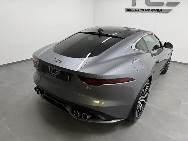 Jaguar F-Type view 10