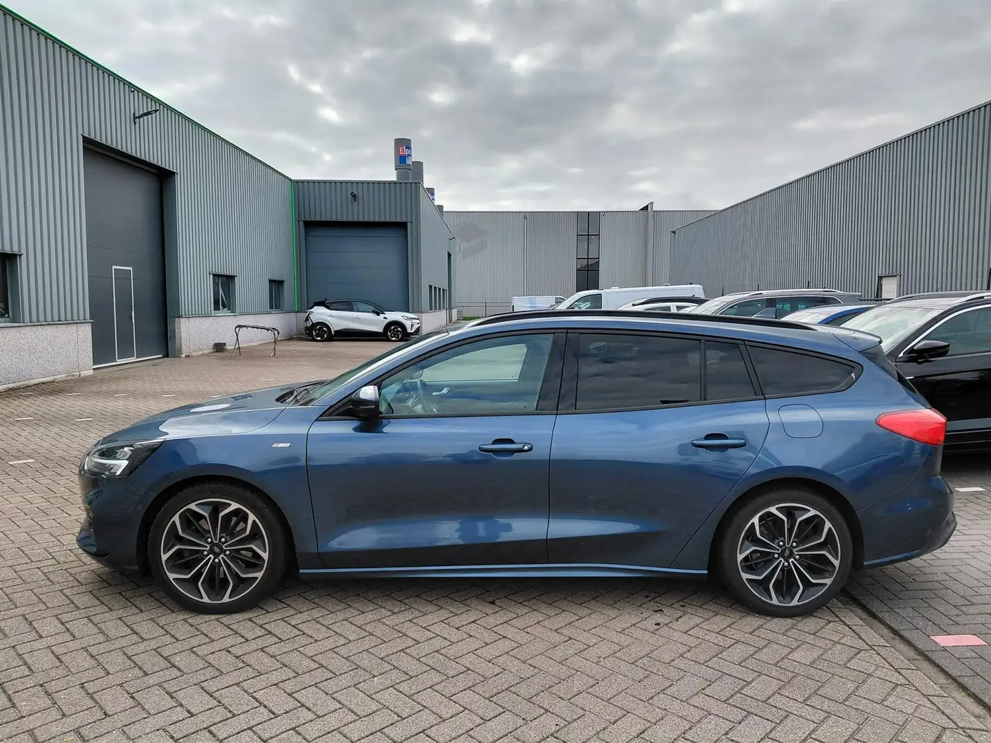 Ford Focus Wagon 1.0 EcoBoost ST Line Business | 18 INCH | WI Blauw - 2