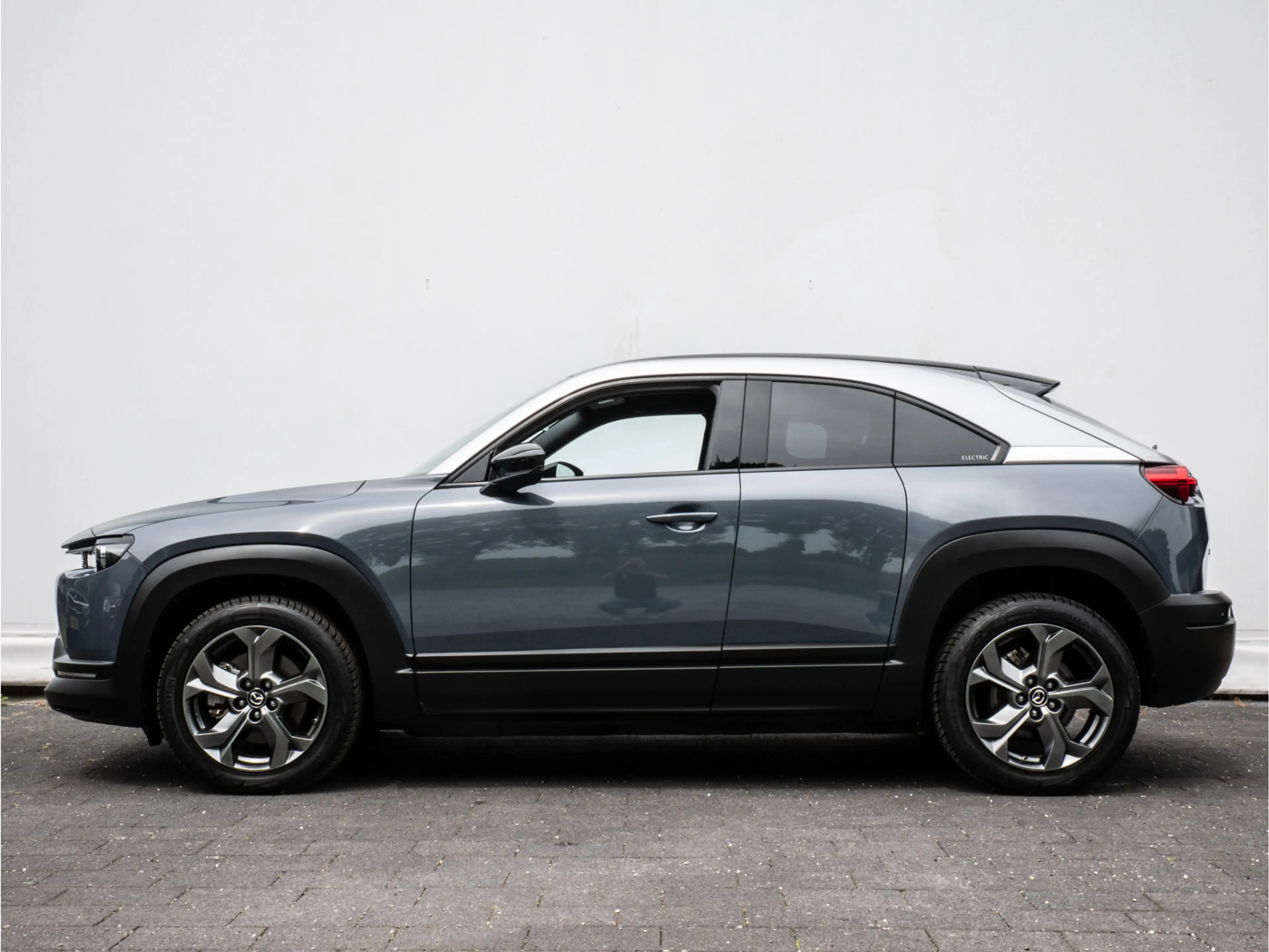 Mazda MX-30 e-SkyActiv 145 First Edition 36 kWh SOH 91% Head u — photo 6