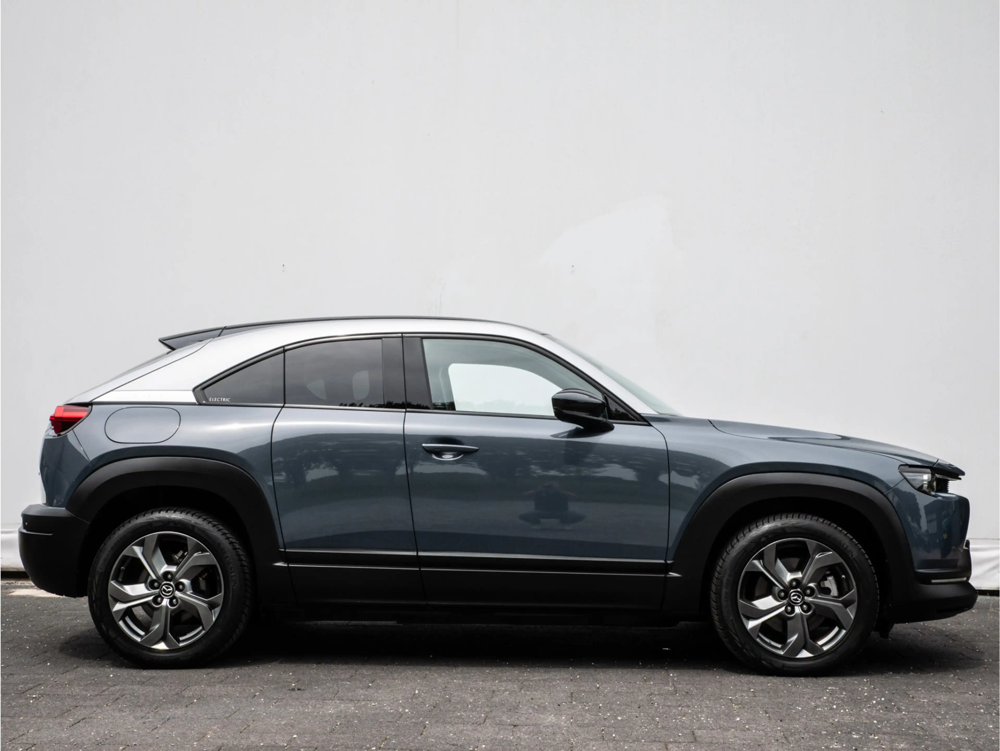 Mazda MX-30 e-SkyActiv 145 First Edition 36 kWh SOH 91% Head u — photo 9