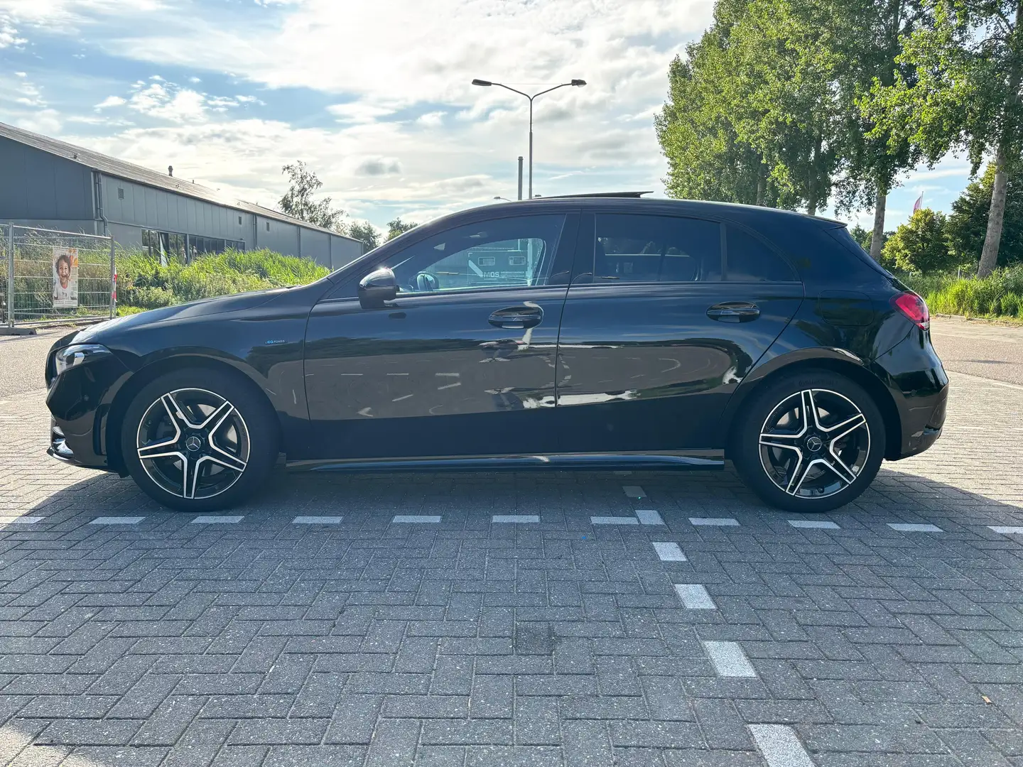 Mercedes-Benz A 250 Premium Plus Black - 2