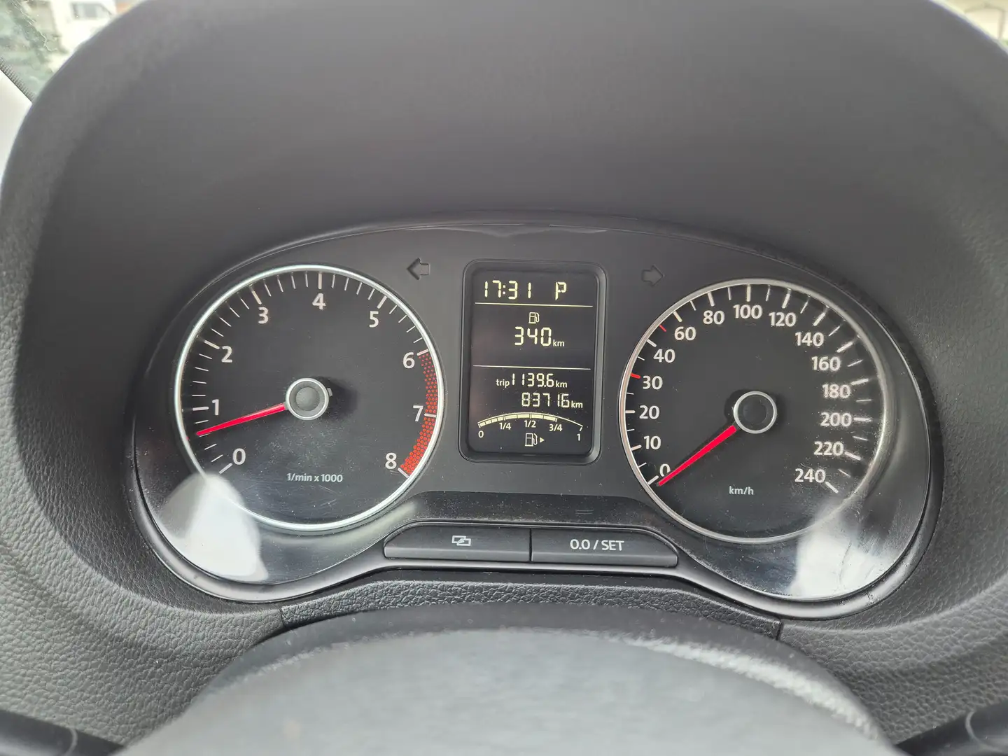 Volkswagen Polo 1.4i   ESSENCE . DSG  AIRCO  GPS    83000 KM Grijs - 2