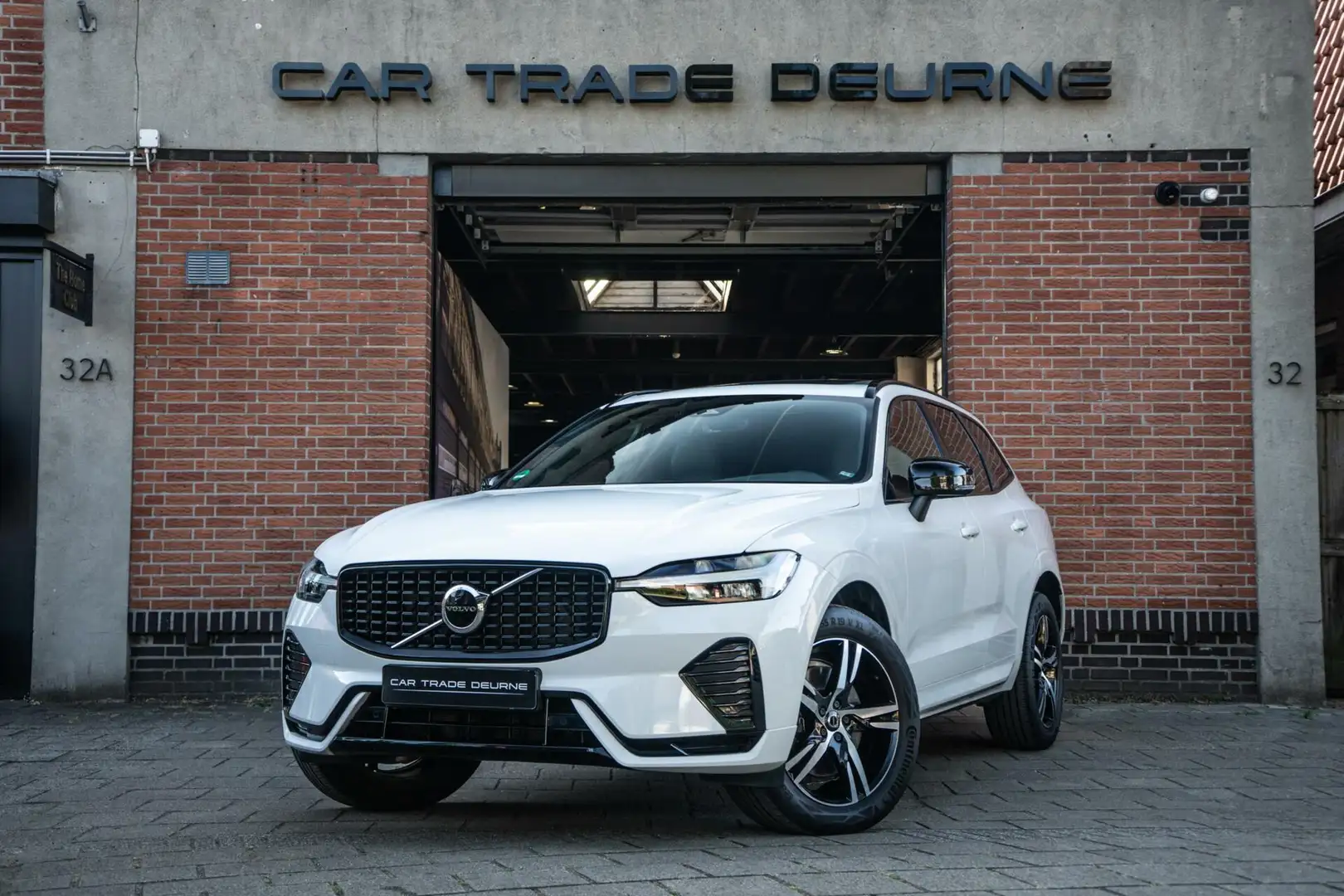 Volvo XC60 2.0 B4 R-Design Pano / Camera / Memory Blanc - 1