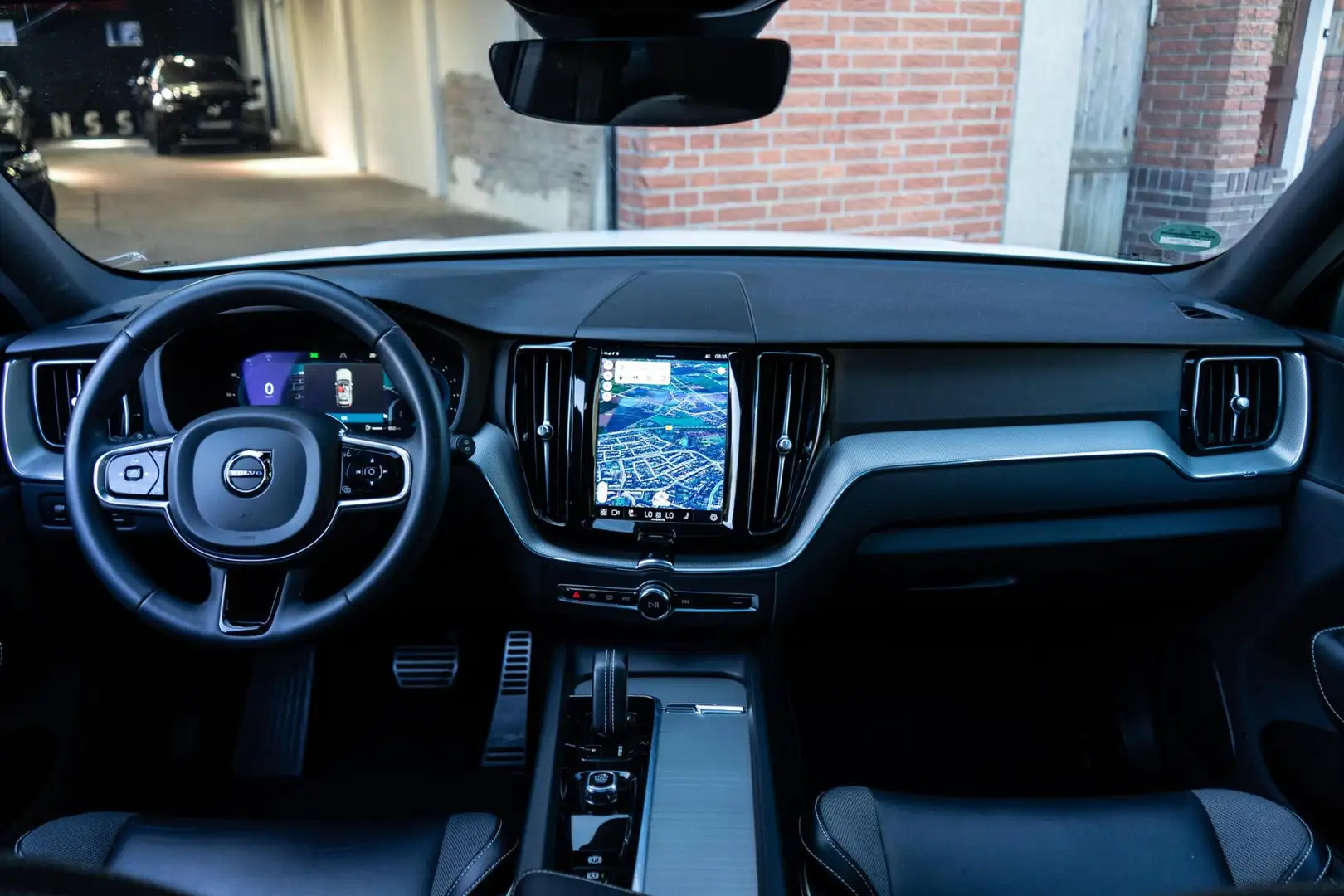 Volvo XC60 2.0 B4 R-Design Pano / Camera / Memory Blanc - 2