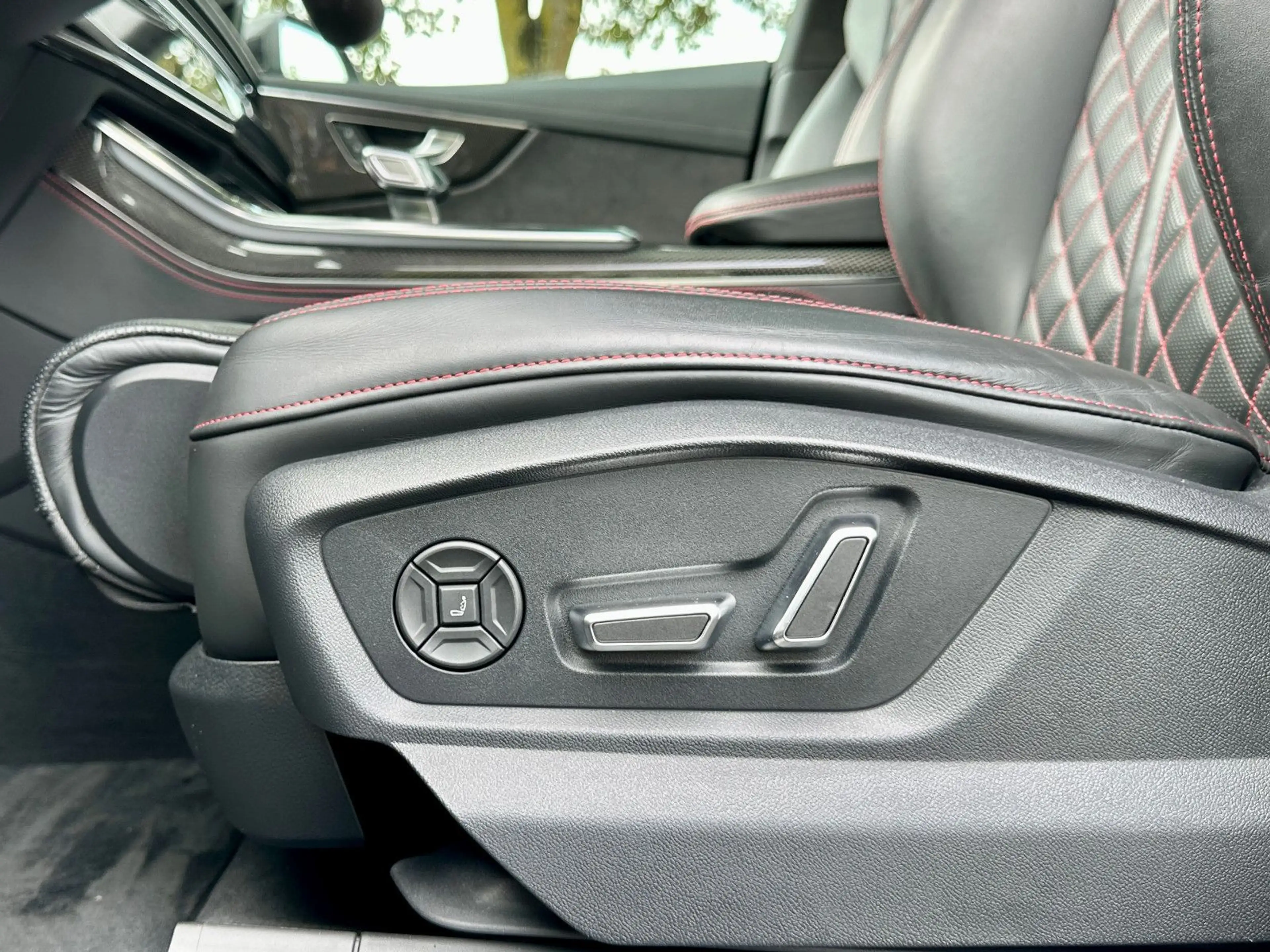 Audi SQ8 TFSI qu competition+ PANO B&O HDMATRIX 360° — photo 13