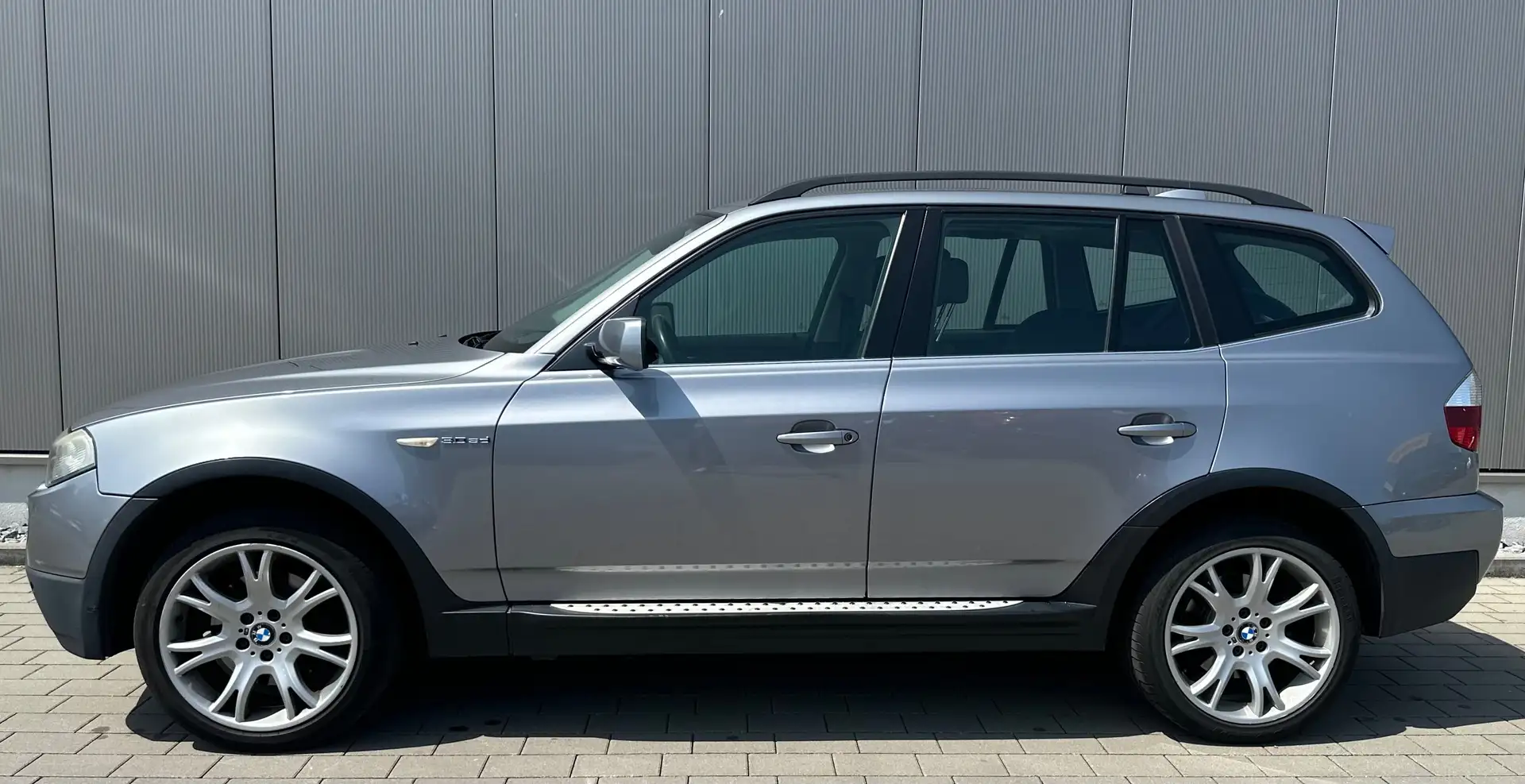 BMW X3 3.0sd/Automatik/Allrad/Anhängerkupplung/Leder/ Grau - 2