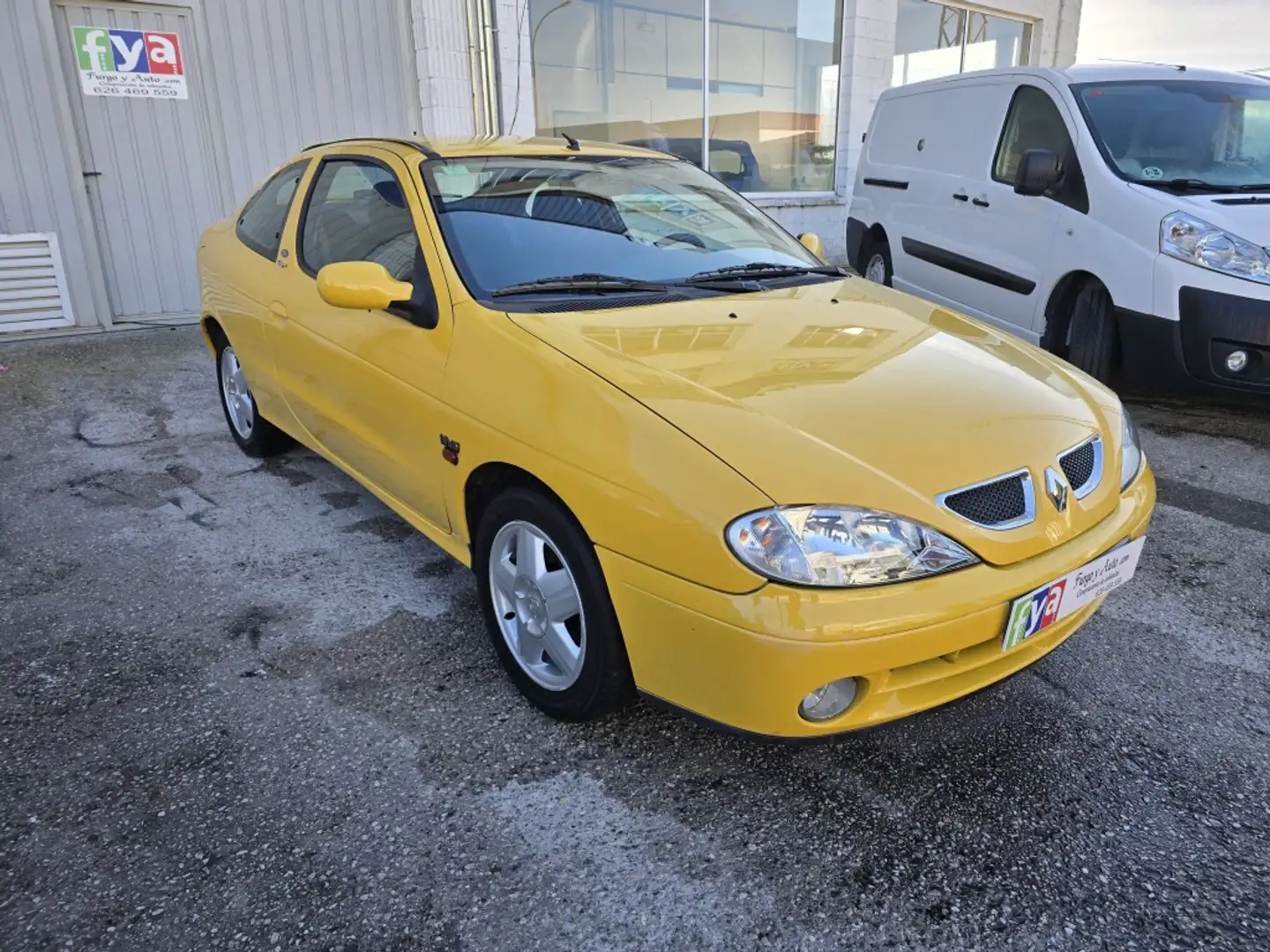 Renault Megane Deportivo Manual de 2 Puertas Yellow - 1