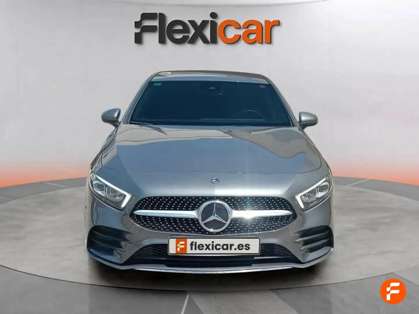 Mercedes-Benz A 180 - 5P (2019) Gris - 2