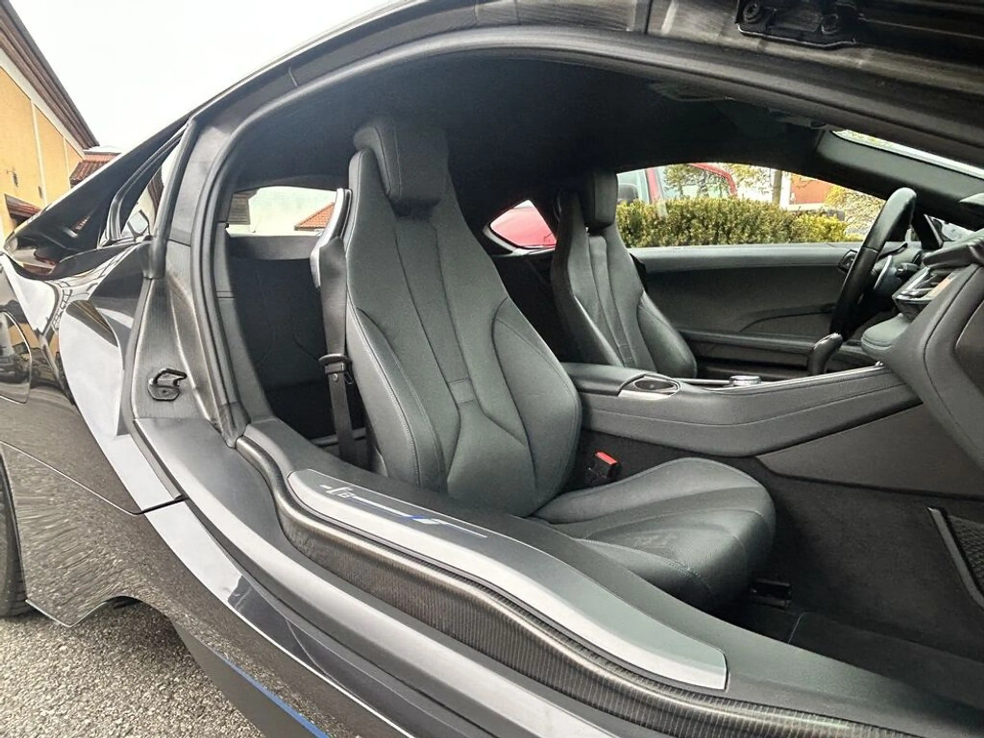 BMW i8 Coupé *LED*HUD*H&K*360°*CARBON*STANDKLIMA*20'' — photo 12