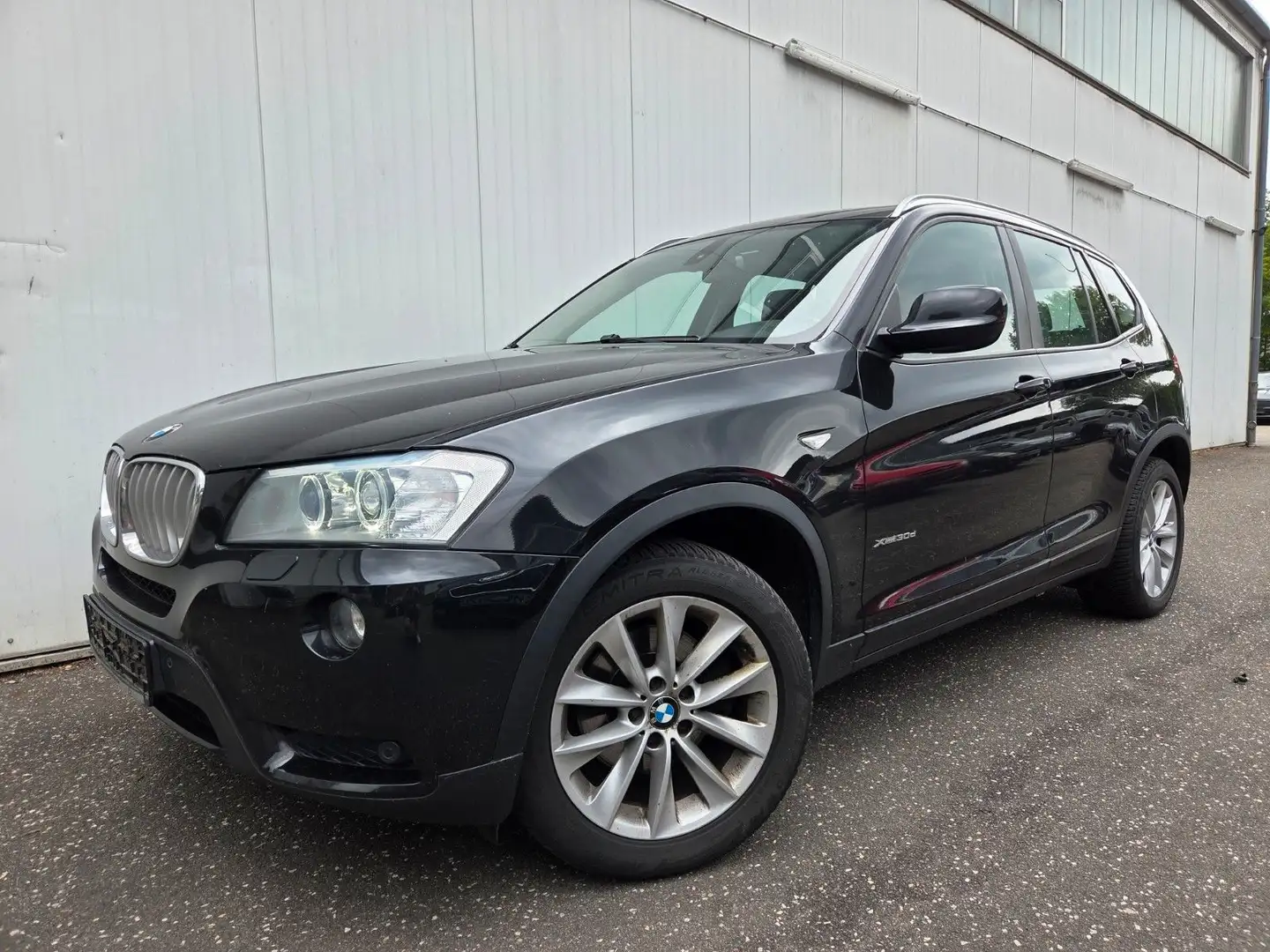 BMW X3 xDrive 30 d Pano/Leder/AHK/Xenon Zwart - 2