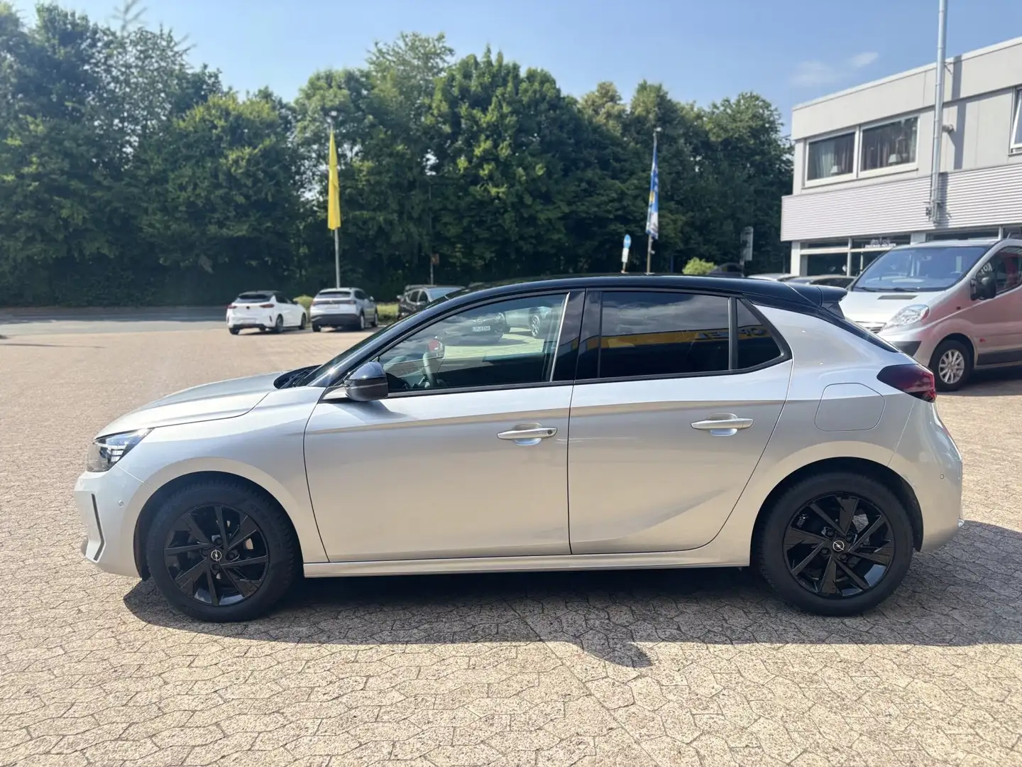 Opel Corsa 1.2 GS NAVI/PDC V+H+CAM/KlimaAT/Keyless Silber - 2