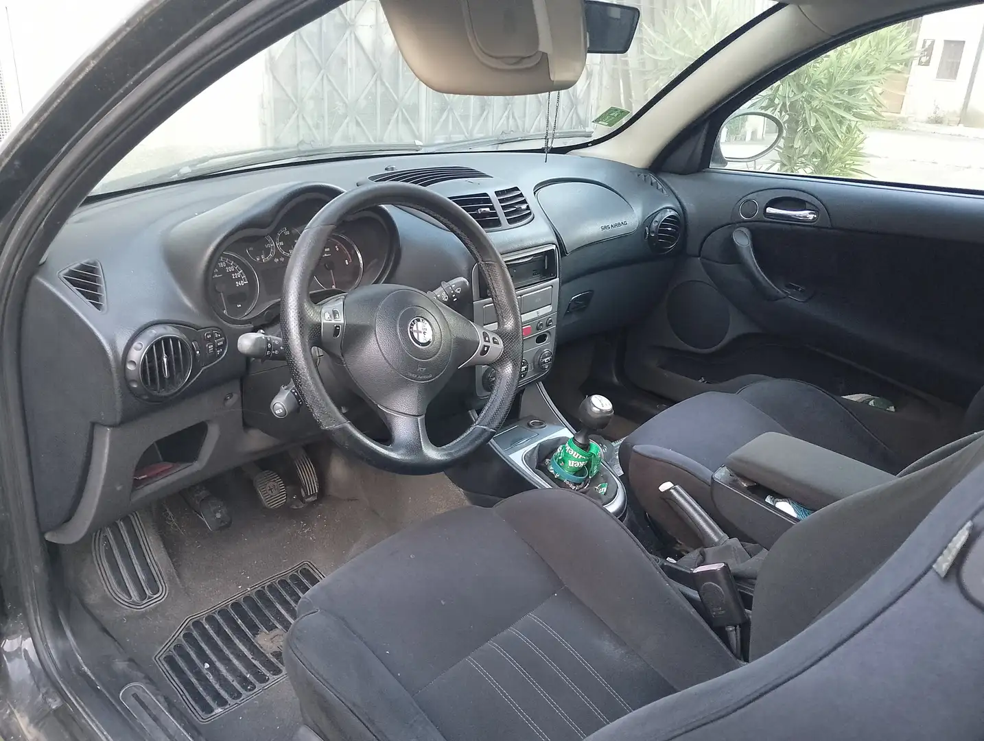 Alfa Romeo 147 147 3p 1.9 jtd Distinctive 120cv Negru - 2