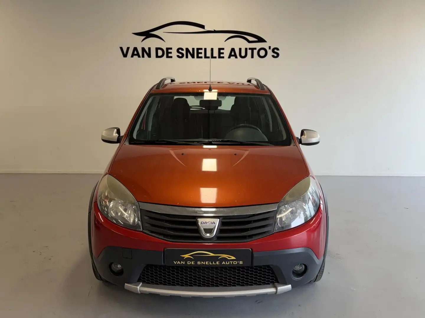 Dacia Sandero 1.6 Stepway AIRCO/DISTRIBUTIEVERVANGEN/ONDERHOUDGE Rood - 2