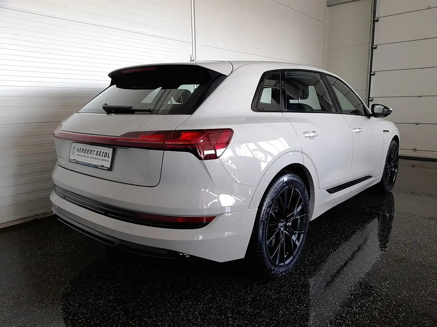 Audi e-tron 55 quattro S-LINE *NP: € 108.351,- / 21 ZOLL / ... Бежевий - 2