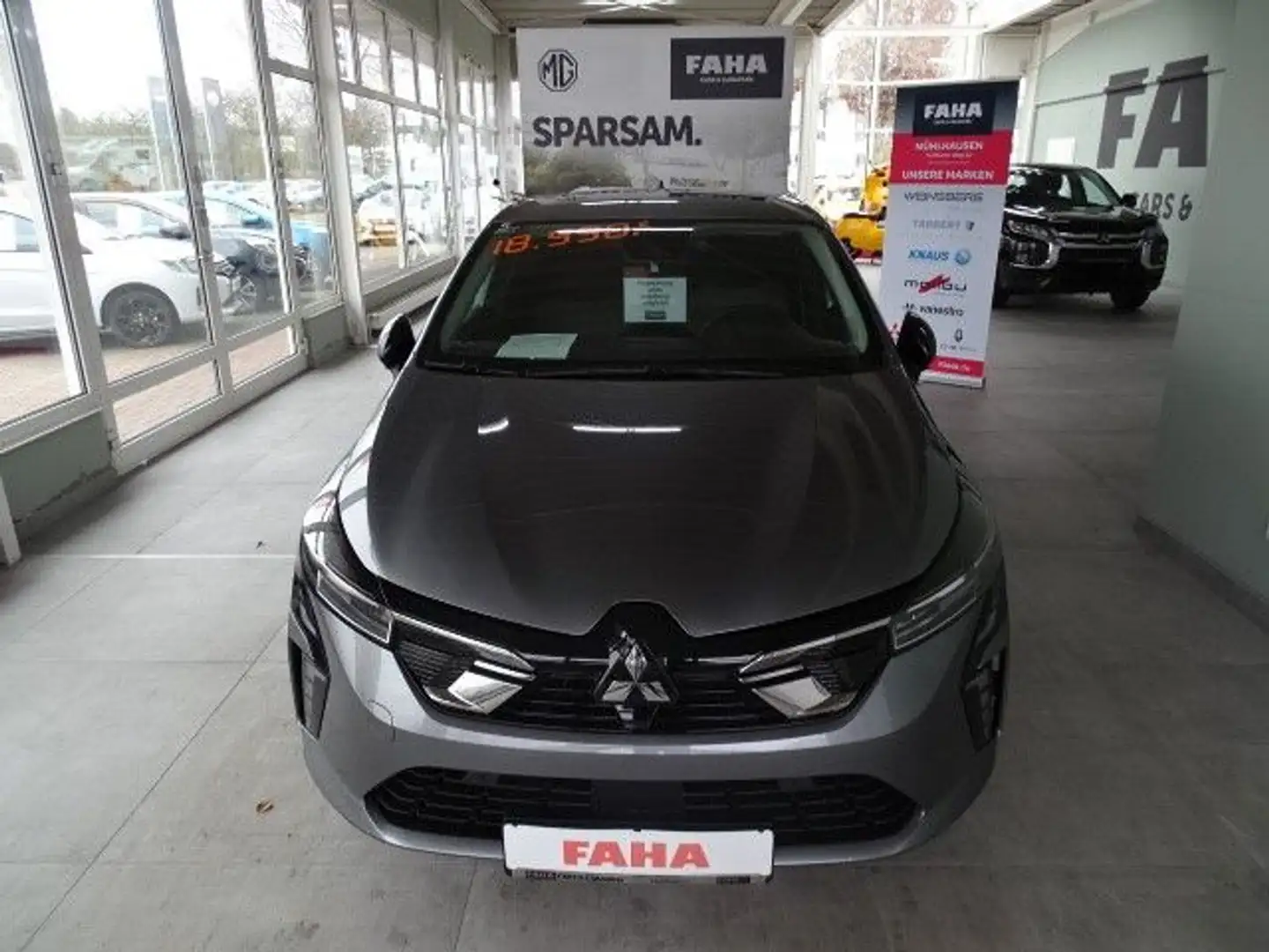 Mitsubishi Colt Plus Grau - 2