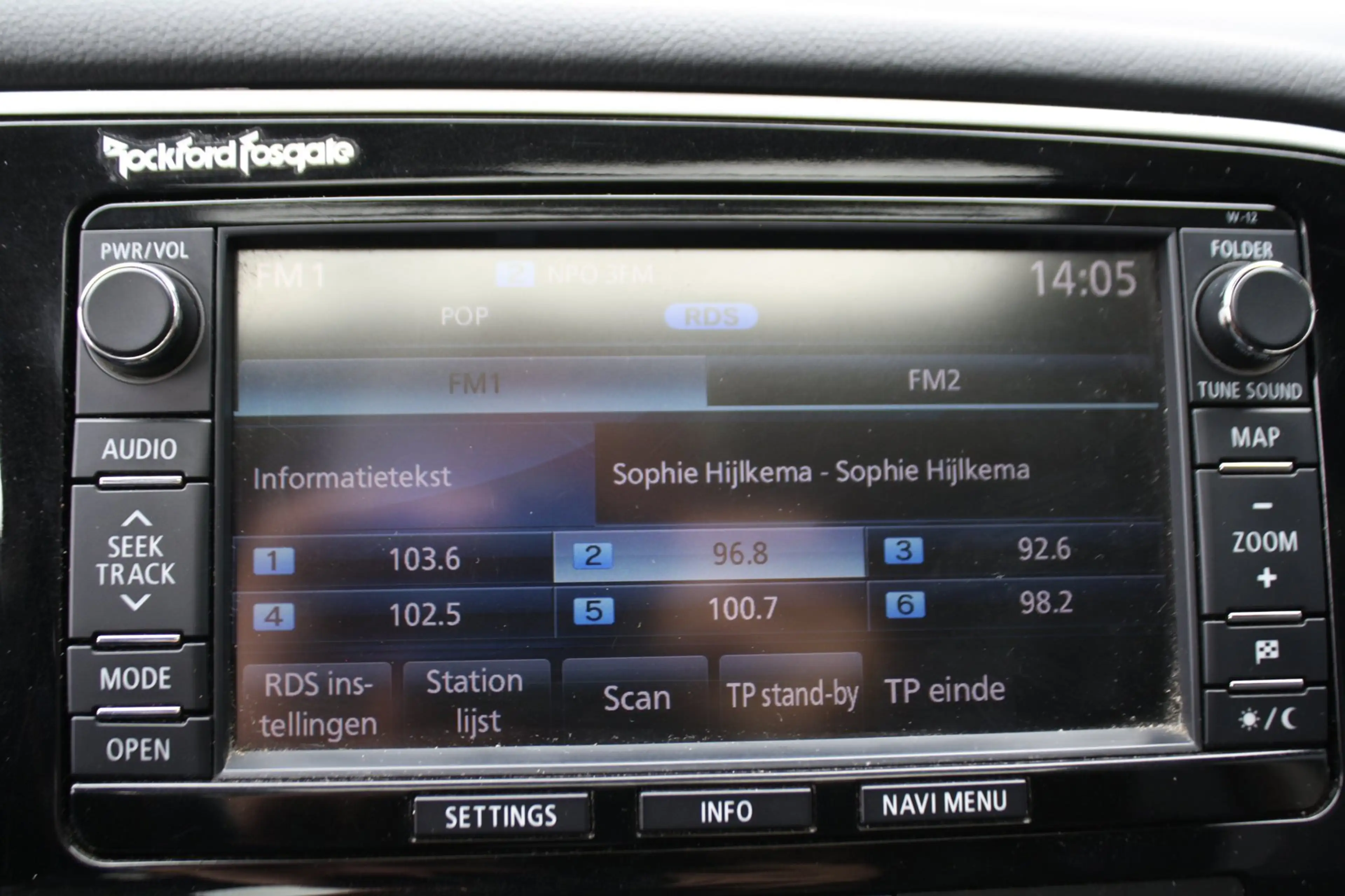 Mitsubishi Outlander 2.0 PHEV instyle -TREKHAAK - PDC - SCHUIFKANTELDAK — photo 11