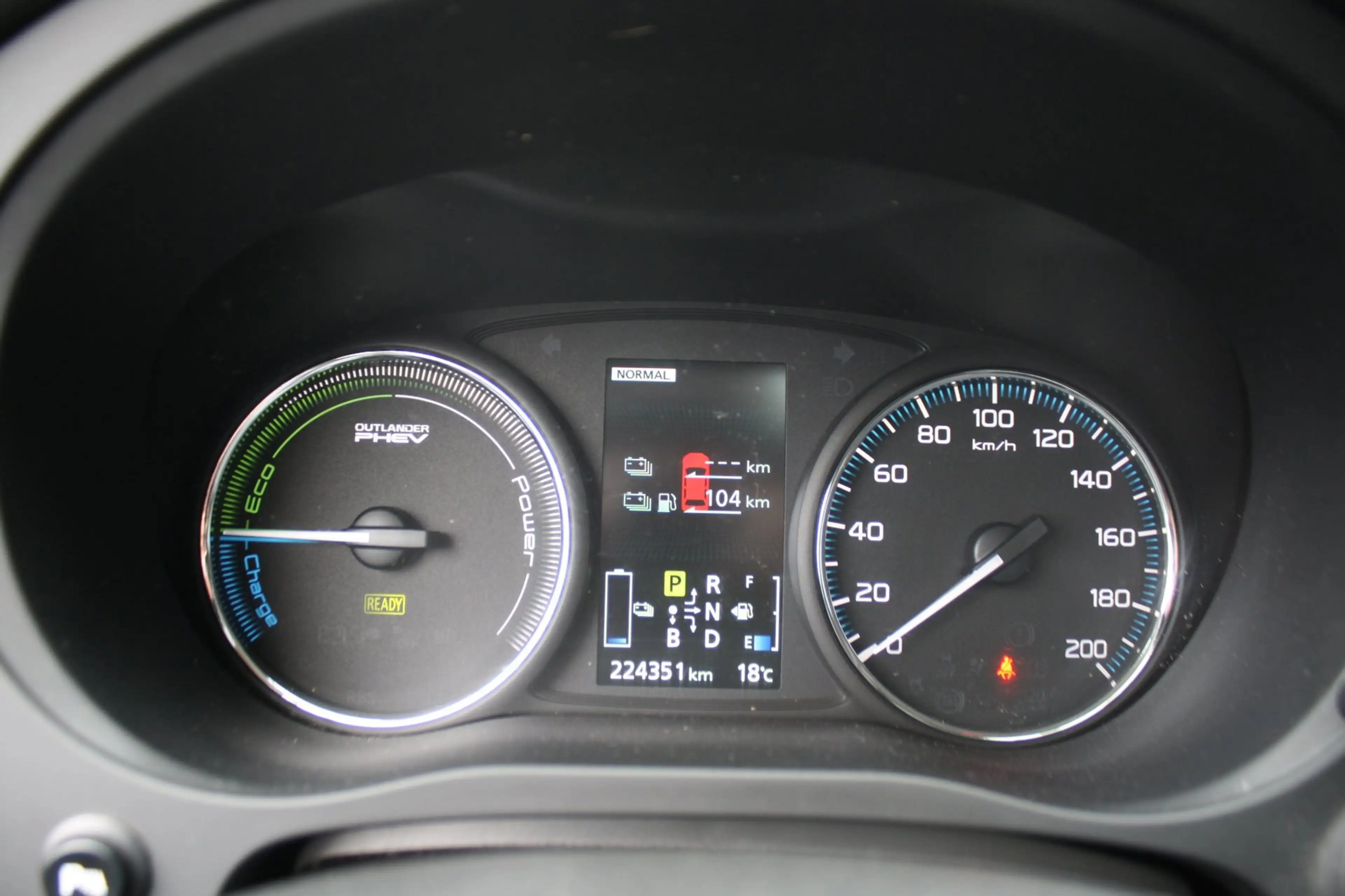 Mitsubishi Outlander 2.0 PHEV instyle -TREKHAAK - PDC - SCHUIFKANTELDAK — photo 8