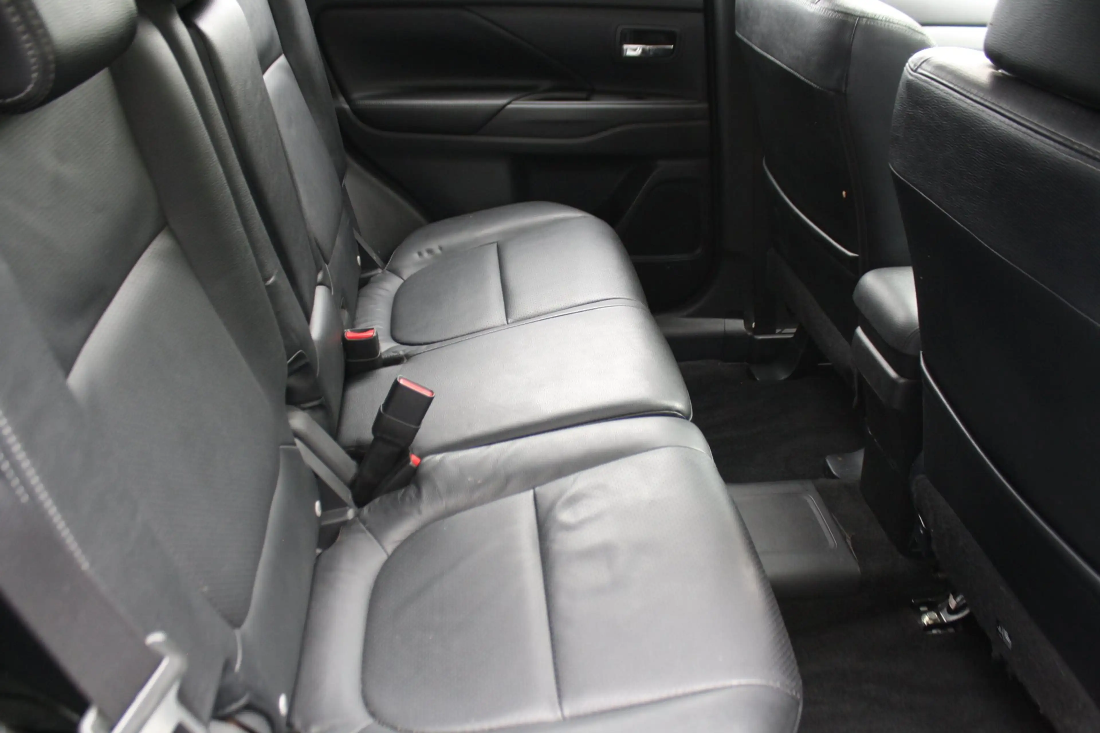 Mitsubishi Outlander 2.0 PHEV instyle -TREKHAAK - PDC - SCHUIFKANTELDAK — photo 5