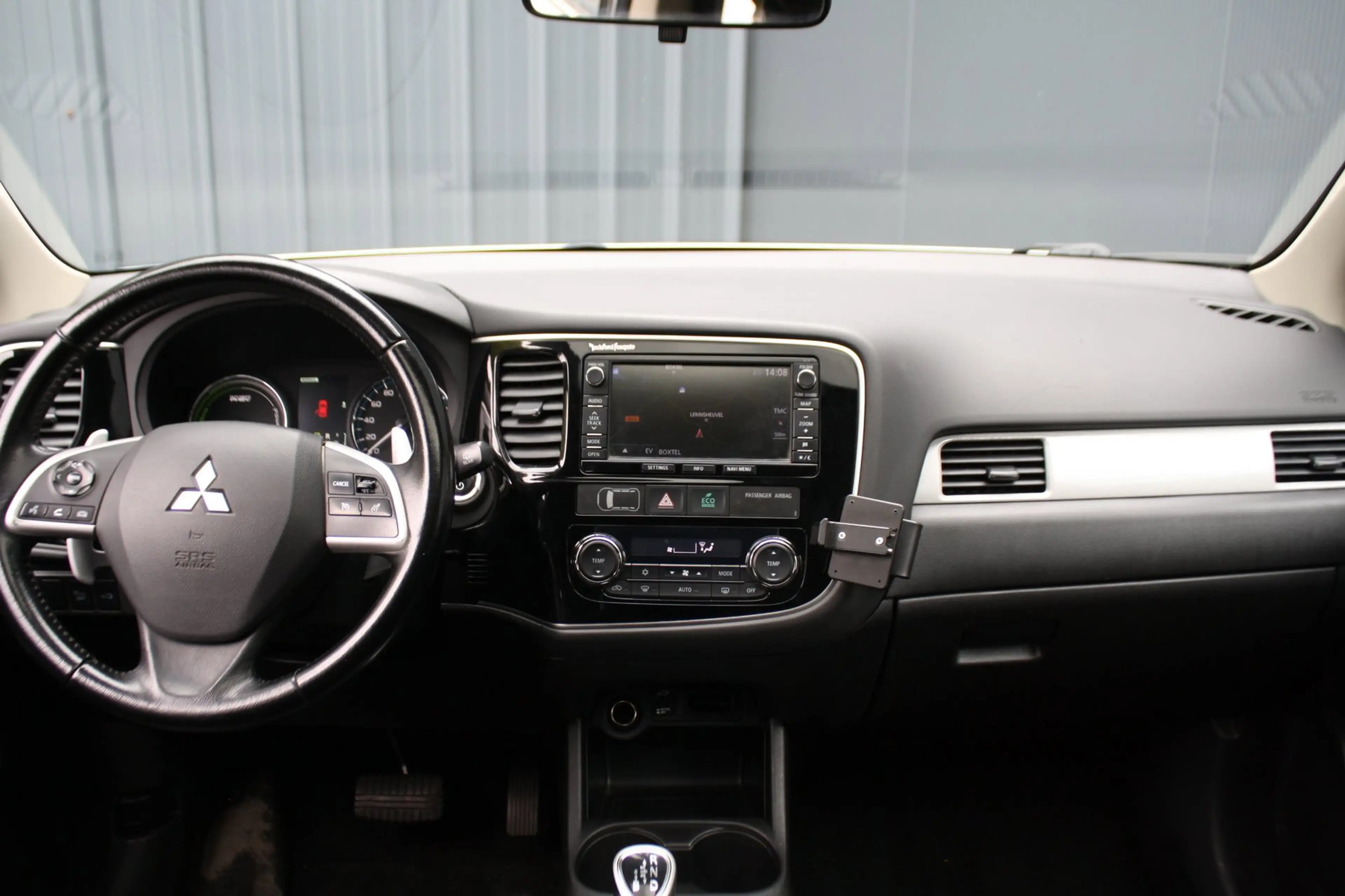 Mitsubishi Outlander 2.0 PHEV instyle -TREKHAAK - PDC - SCHUIFKANTELDAK — photo 3
