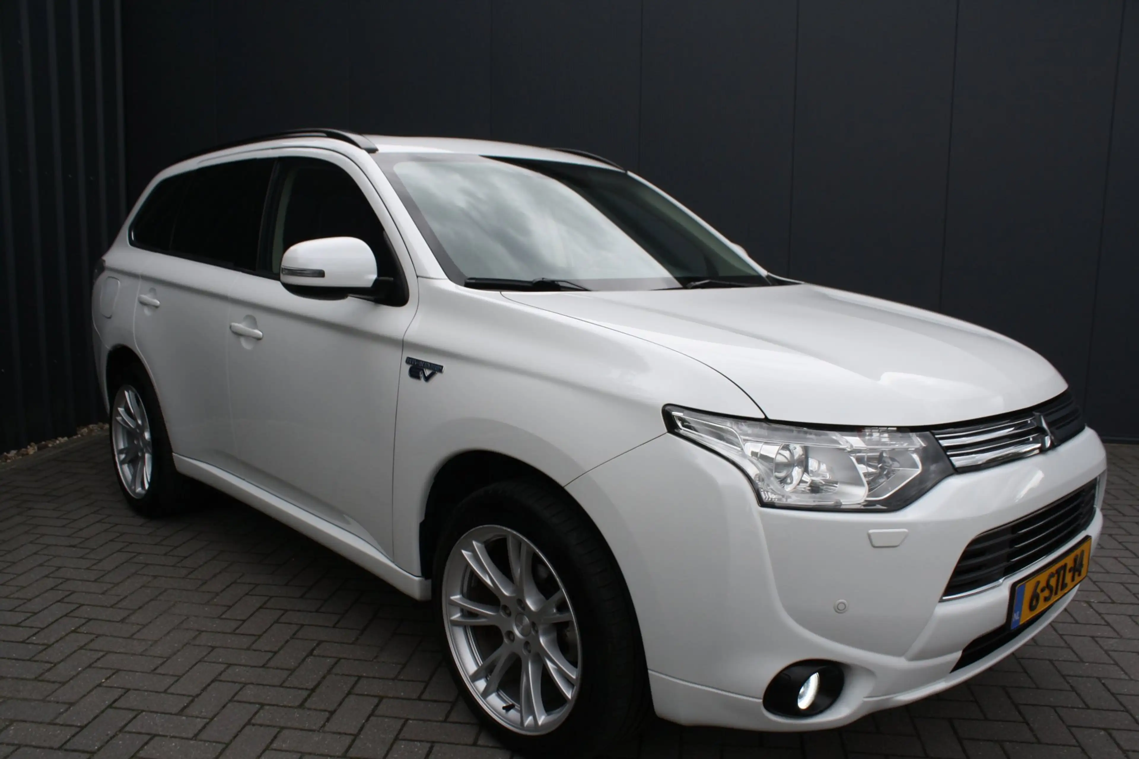 Mitsubishi Outlander 2.0 PHEV instyle -TREKHAAK - PDC - SCHUIFKANTELDAK — photo 7
