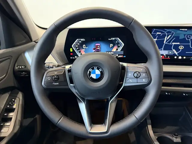 BMW 1 Series view 4