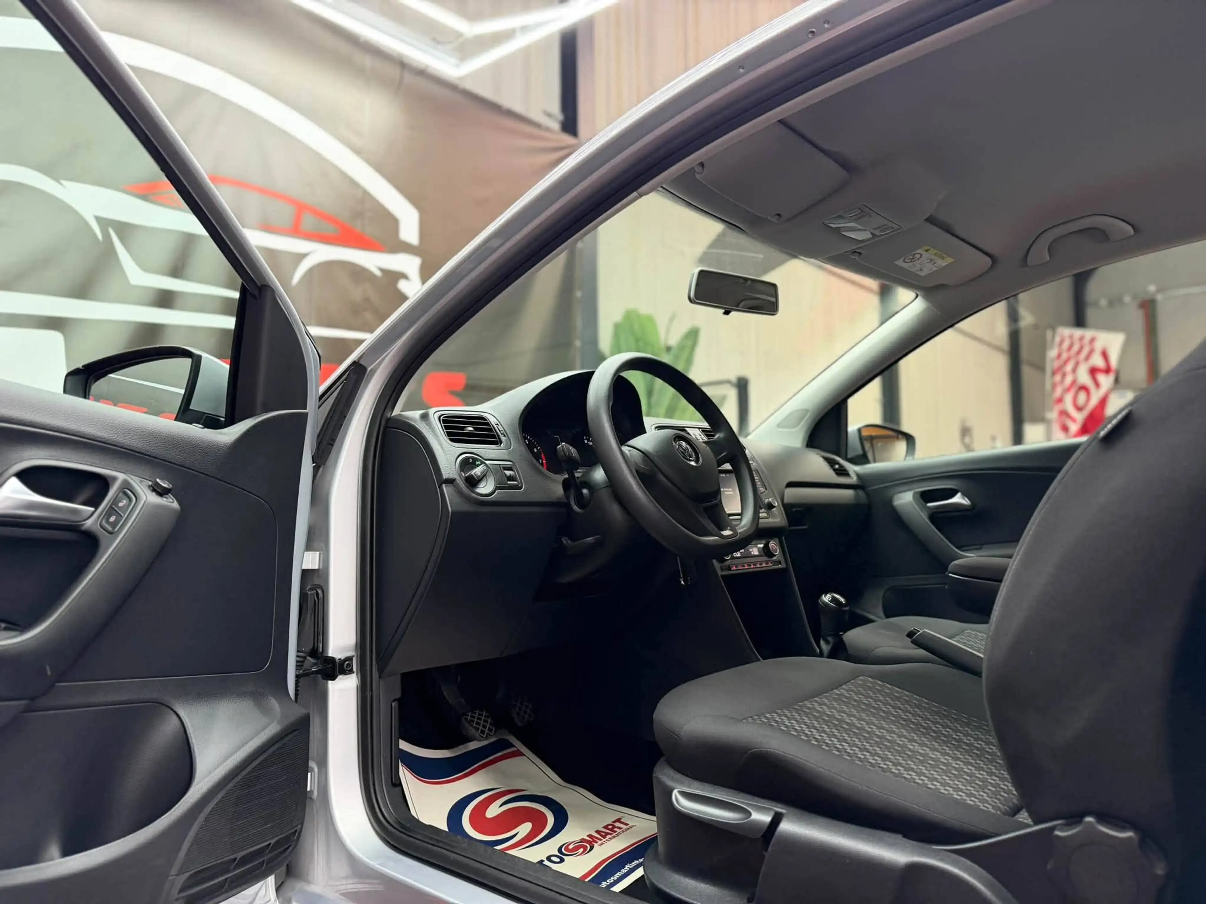 Volkswagen Polo Polo 1.0i Trendline CLIM DIGITAL AIRCO — photo 4