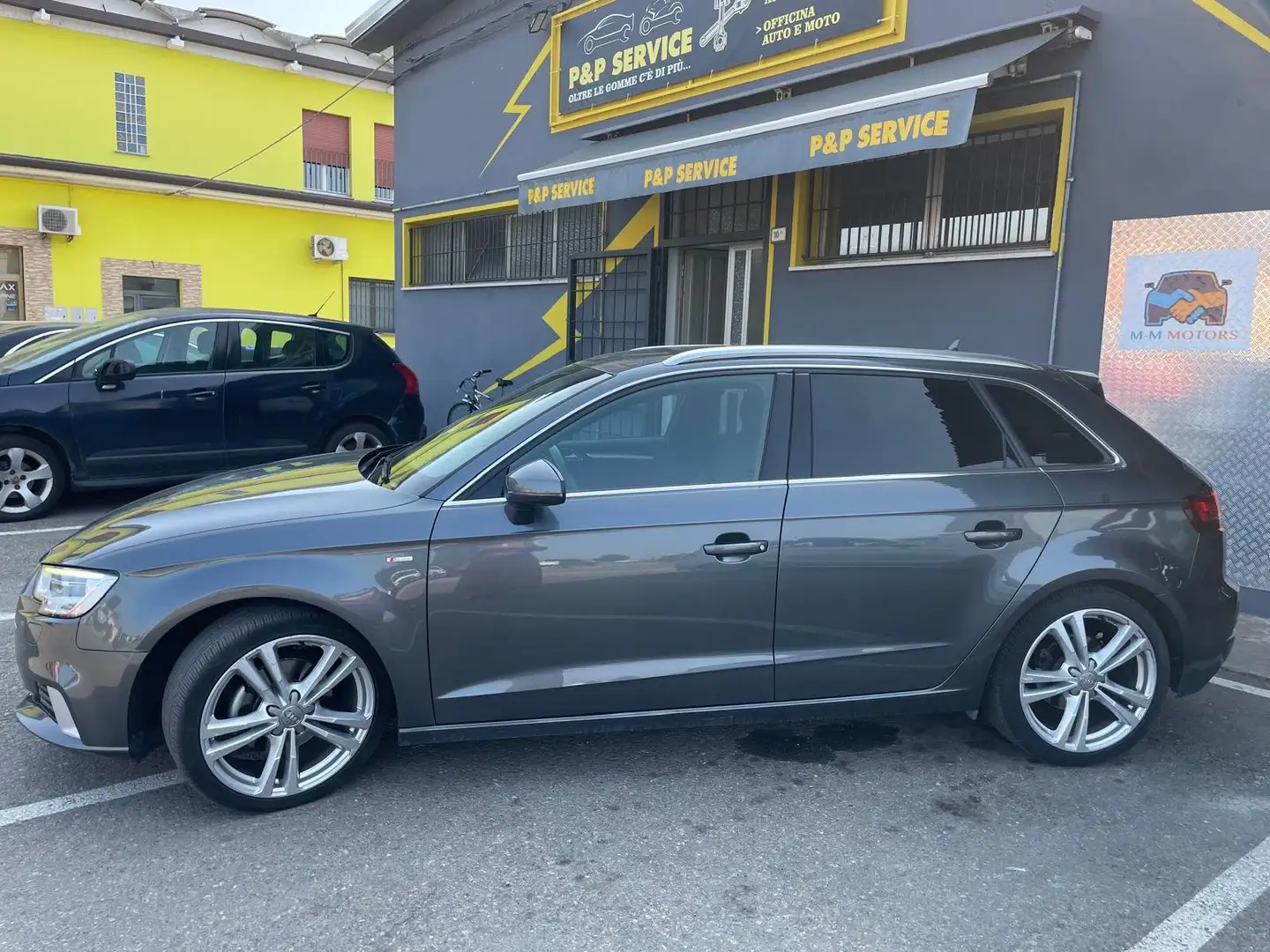 Audi A3 SPB 1.6 TDI 116 CV s-line Grigio - 2