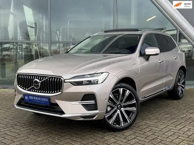 Volvo XC60 2.0 T6 Plug-in hybrid AWD Ultra Bright 398pk Lucht