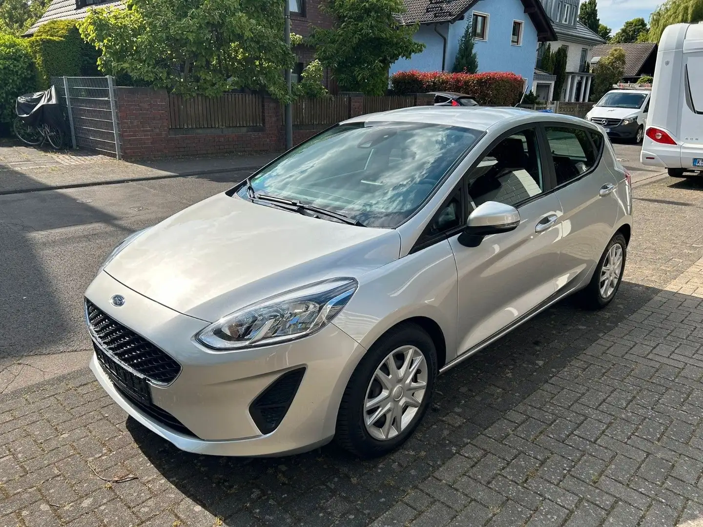 Ford Fiesta Cool & Connect Automatik 1. Hand 92 KW Silber - 1