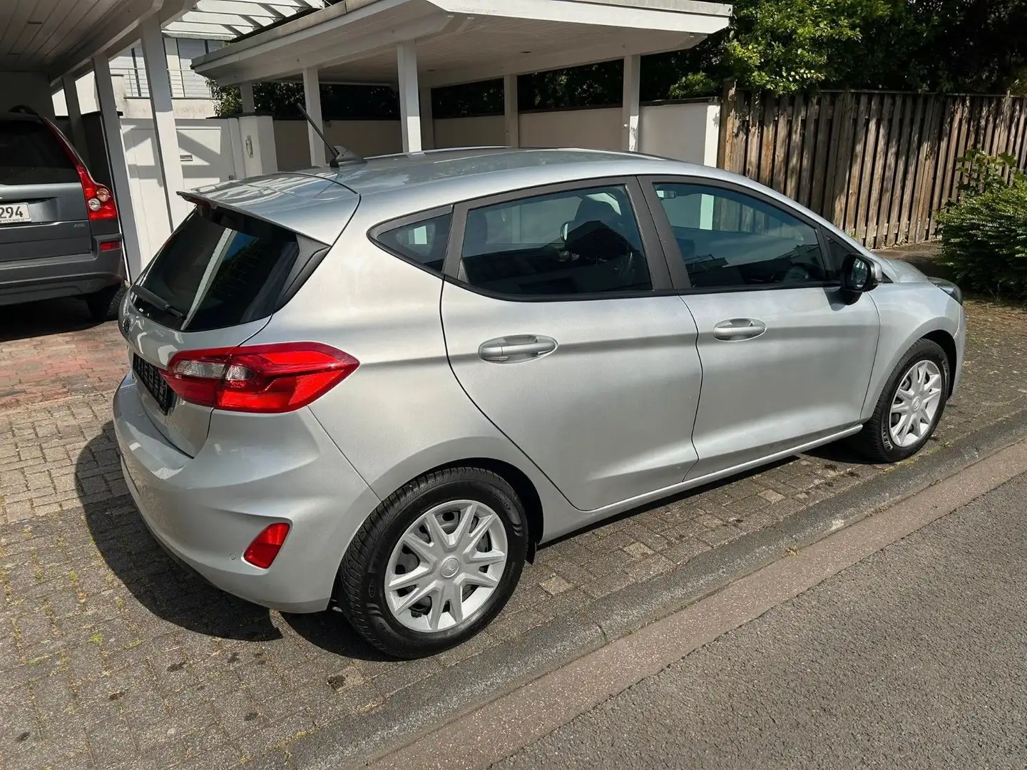 Ford Fiesta Cool & Connect Automatik 1. Hand 92 KW Silber - 2