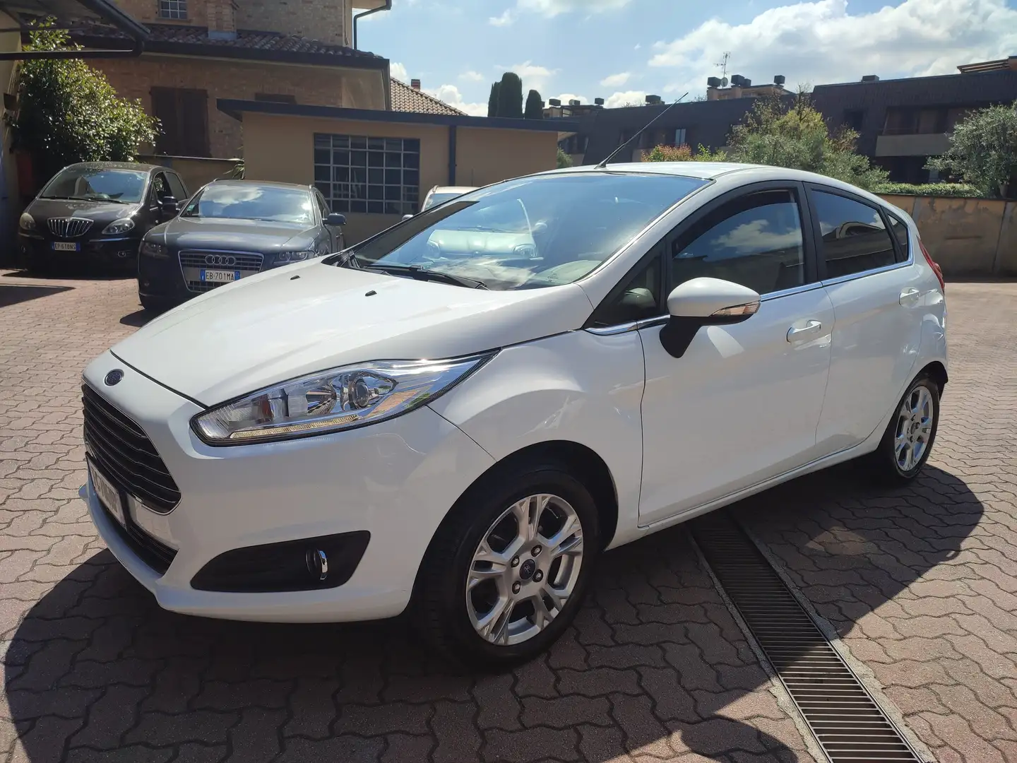 Ford Fiesta 5p 1.0 Titanium 80cv E6 Weiß - 1