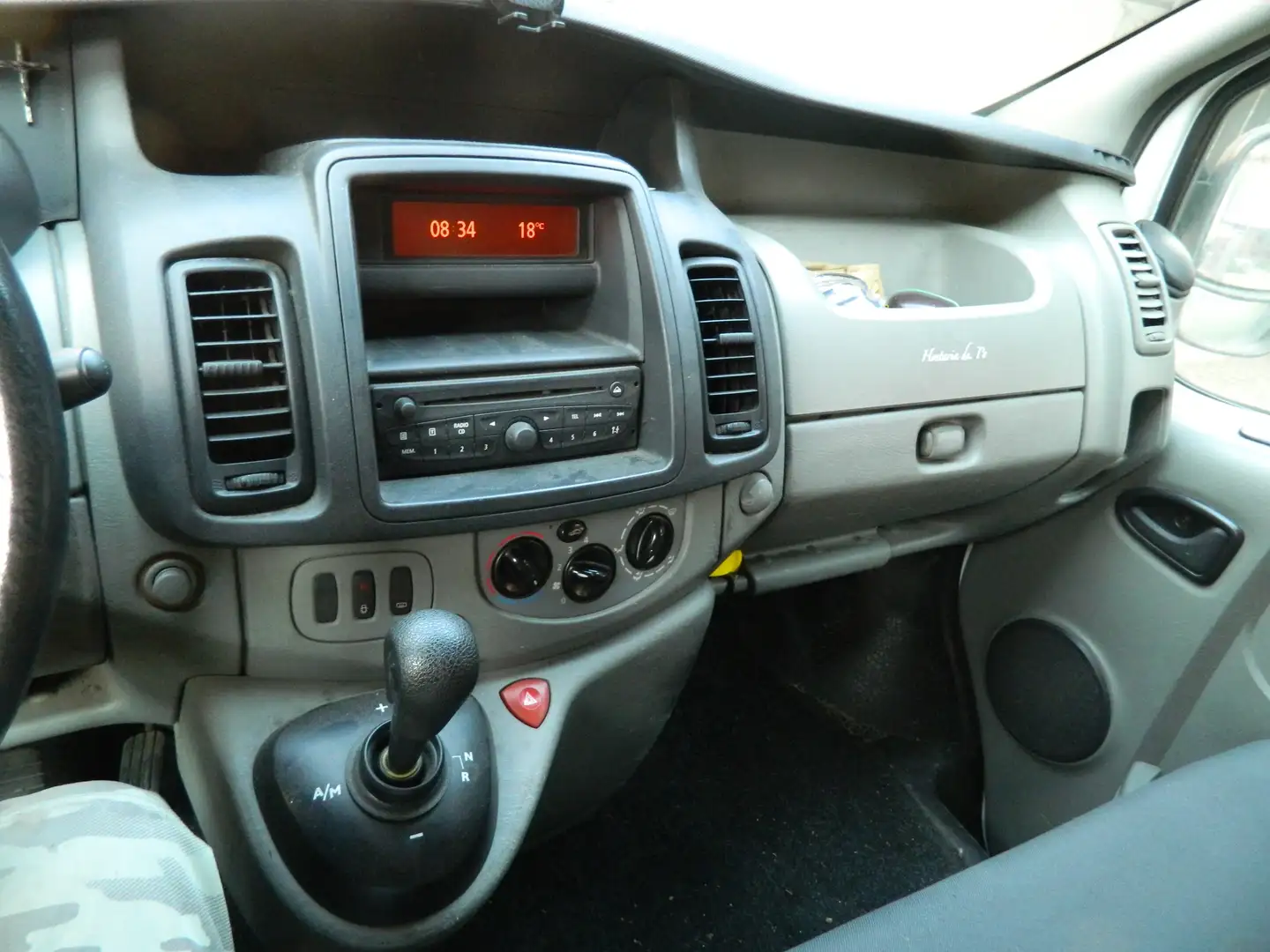 Renault Trafic 2.5 DCI Blanc - 1