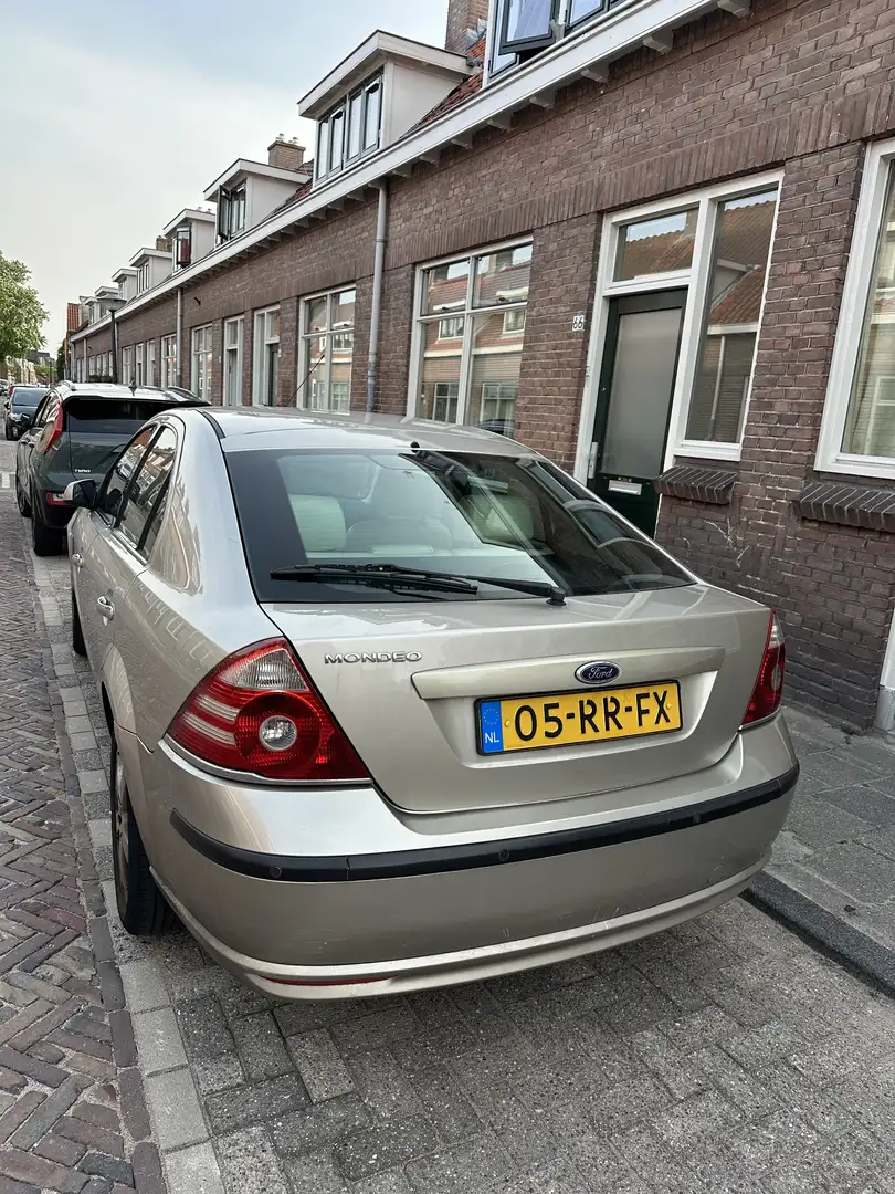Ford Mondeo 2.0 16V Automaat Ghia Executive 2e Eigenaar Beige - 2