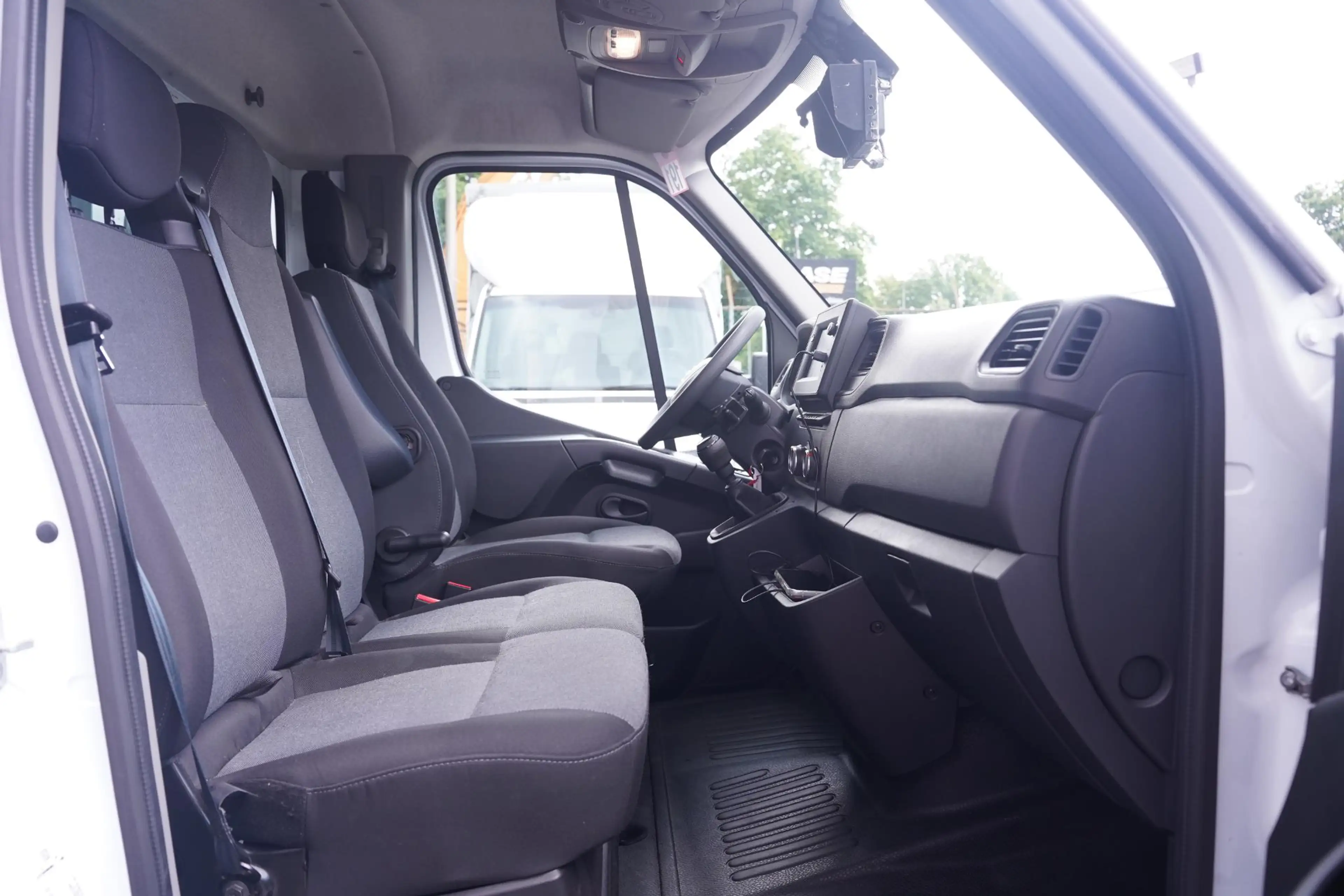 Nissan Interstar 2.3 DCi 165 pk Bakwagen met Laadklep Airco, Apple — photo 21