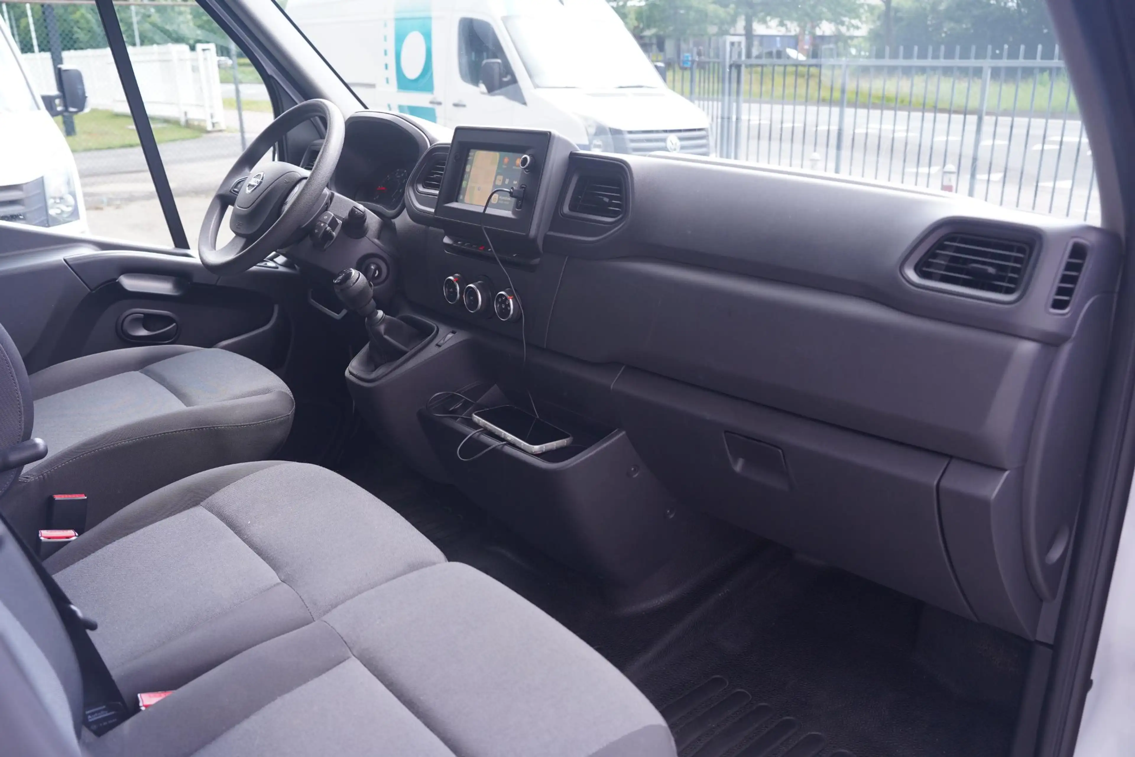 Nissan Interstar 2.3 DCi 165 pk Bakwagen met Laadklep Airco, Apple — photo 24