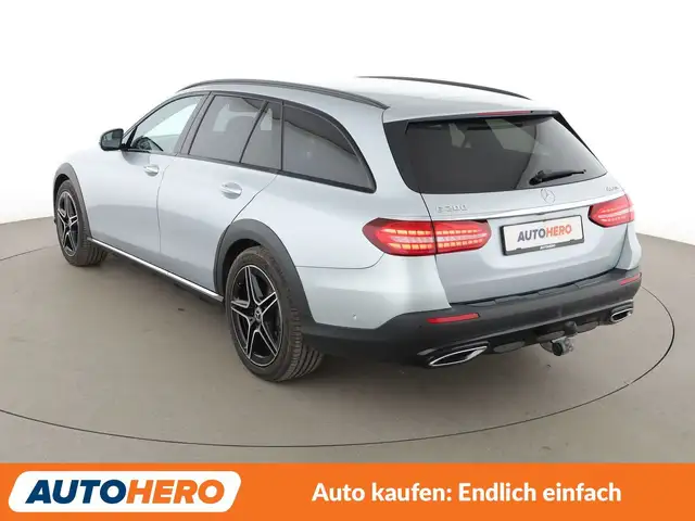Mercedes-Benz E-Class view 4