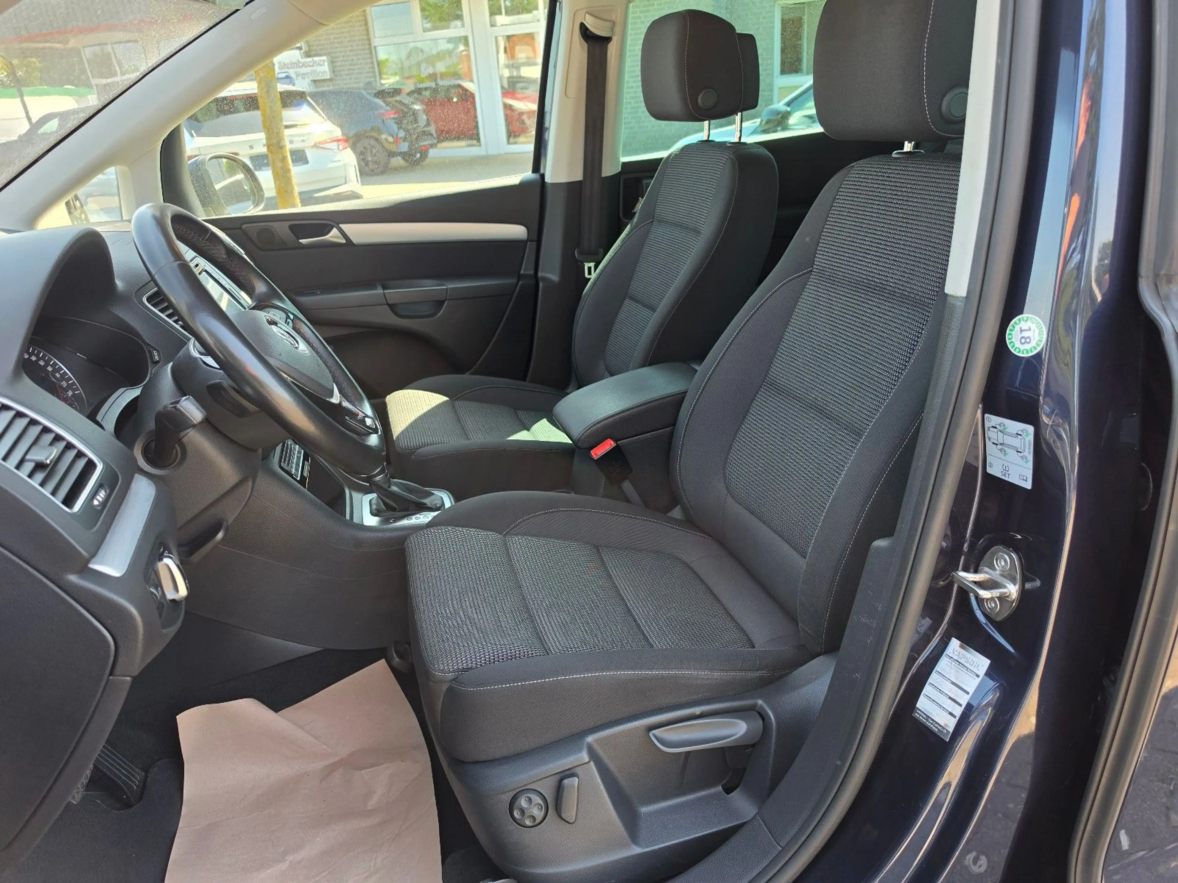 Volkswagen Sharan Comfortline AHK 7-SITZER KAM NAV ACC — photo 9