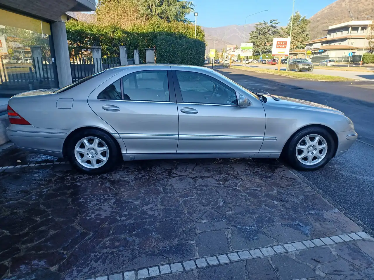 Mercedes-Benz 320 berlina, foto 6
