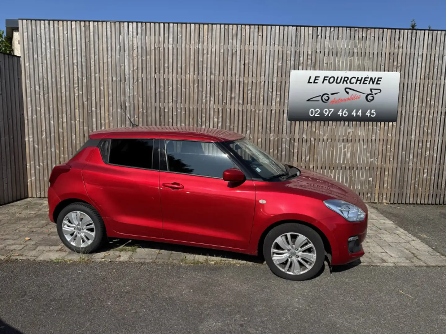 Suzuki Swift 1.2 DUALJET 90CH PRIVILEGE Rouge - 2