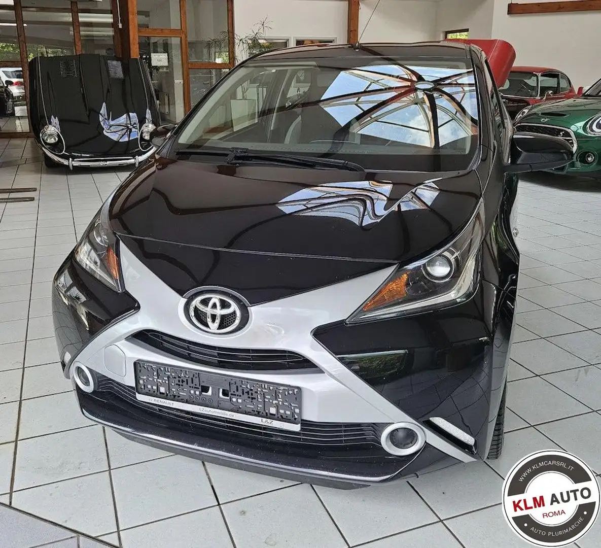 Toyota Aygo 1.0 VVT-i 69 CV 5 porte x-business Nero - 1