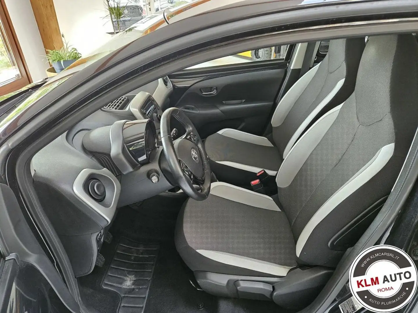 Toyota Aygo 1.0 VVT-i 69 CV 5 porte x-business Nero - 2