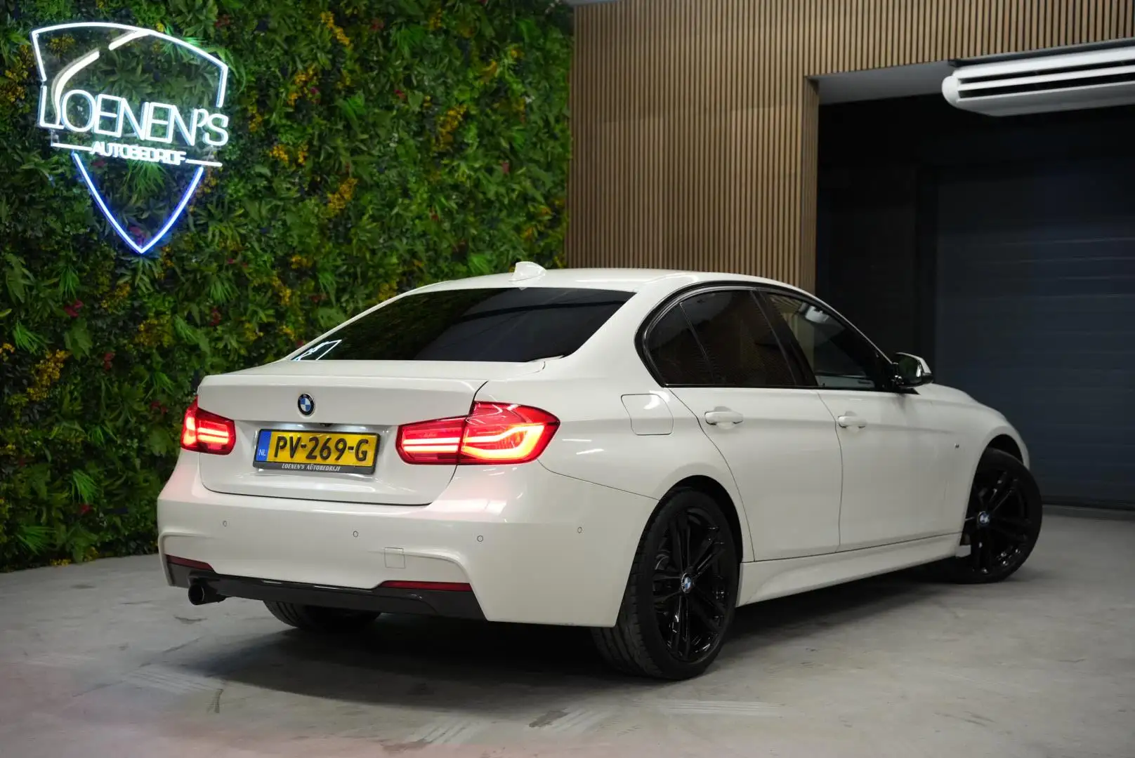 BMW 318 3-serie 318i M Sport / Shadow Line / CarPlay / Cam Blanc - 2