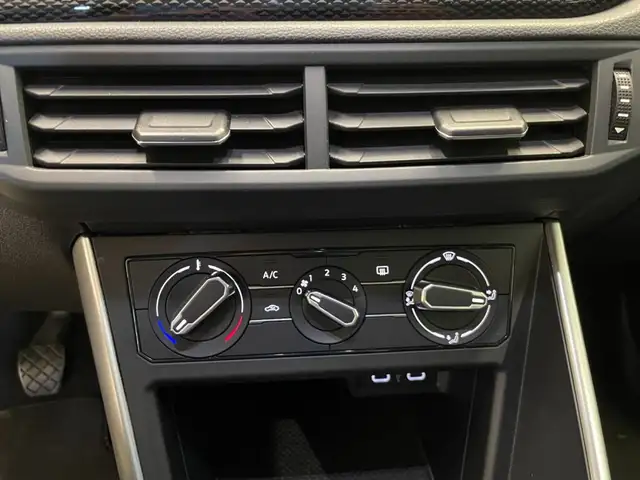 Volkswagen Taigo view 12