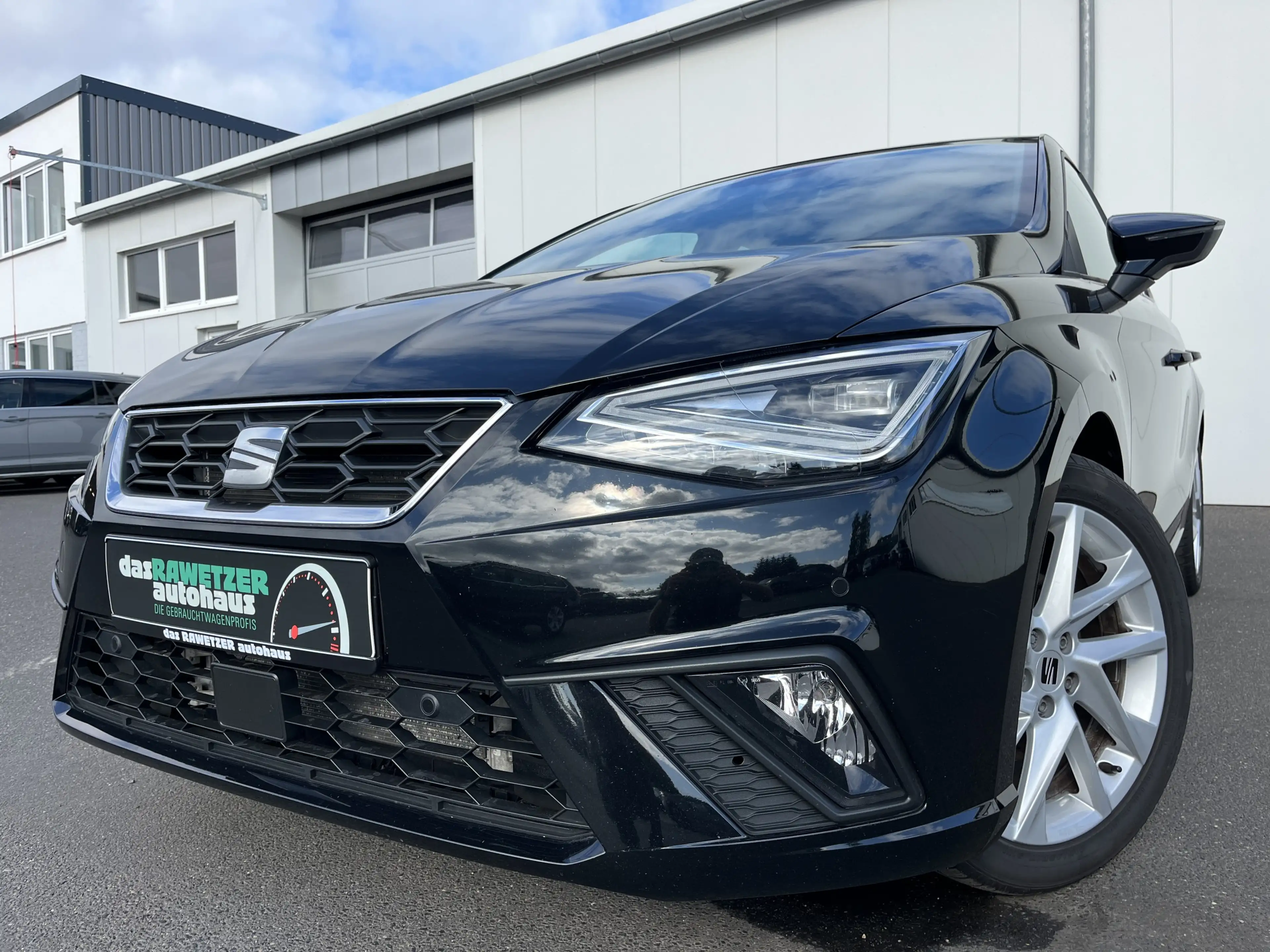 SEAT Ibiza 1.0 TSI FR 94€ m.20% Anz. Navi LED RFK SHZ Clima