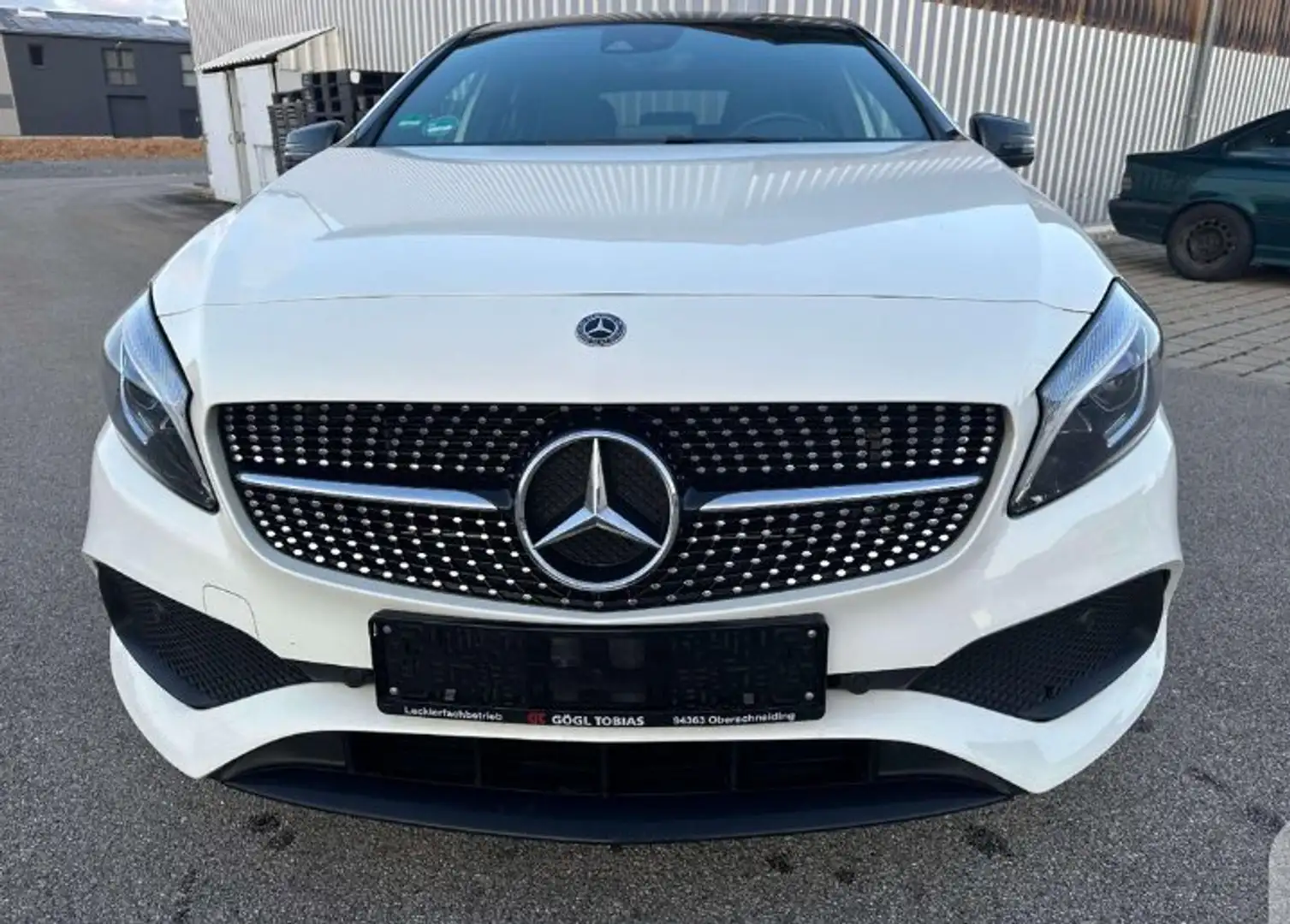 Mercedes-Benz 180 White - 1