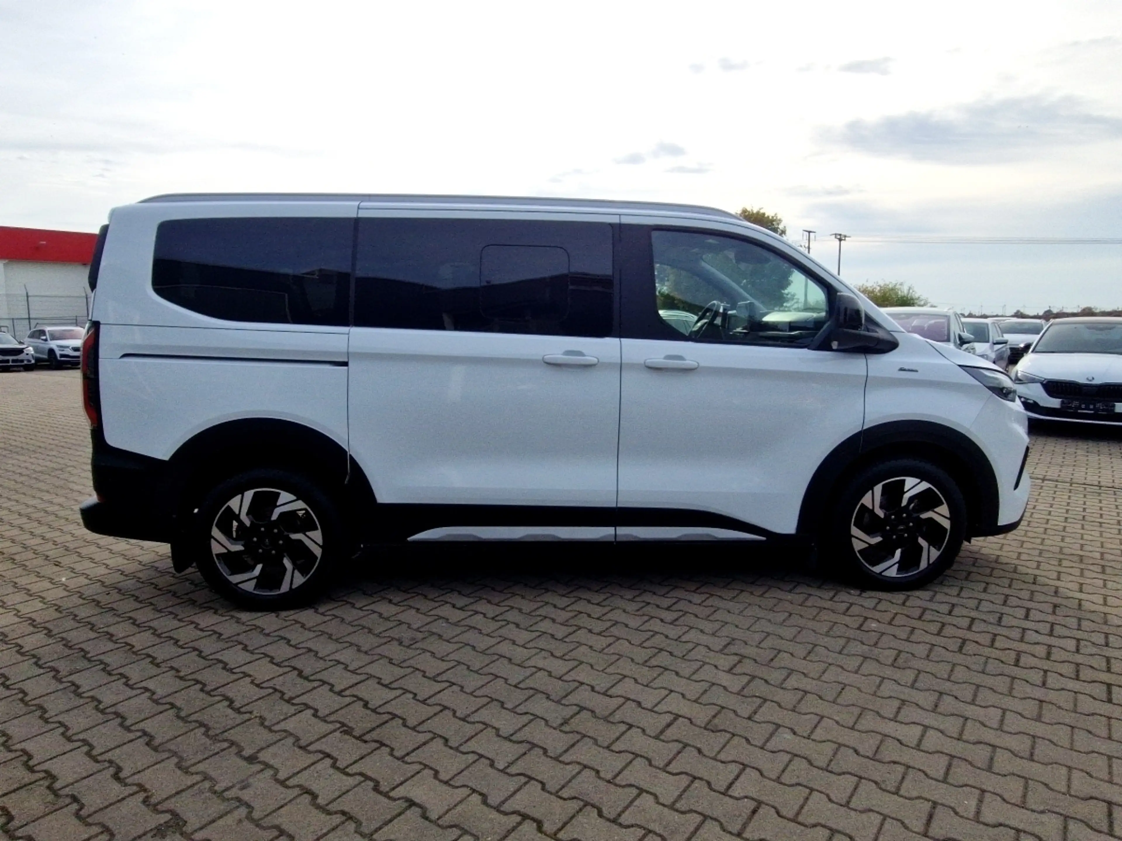 Ford Tourneo Custom 320 Tourneo Active LED Navi Klimaa — photo 7