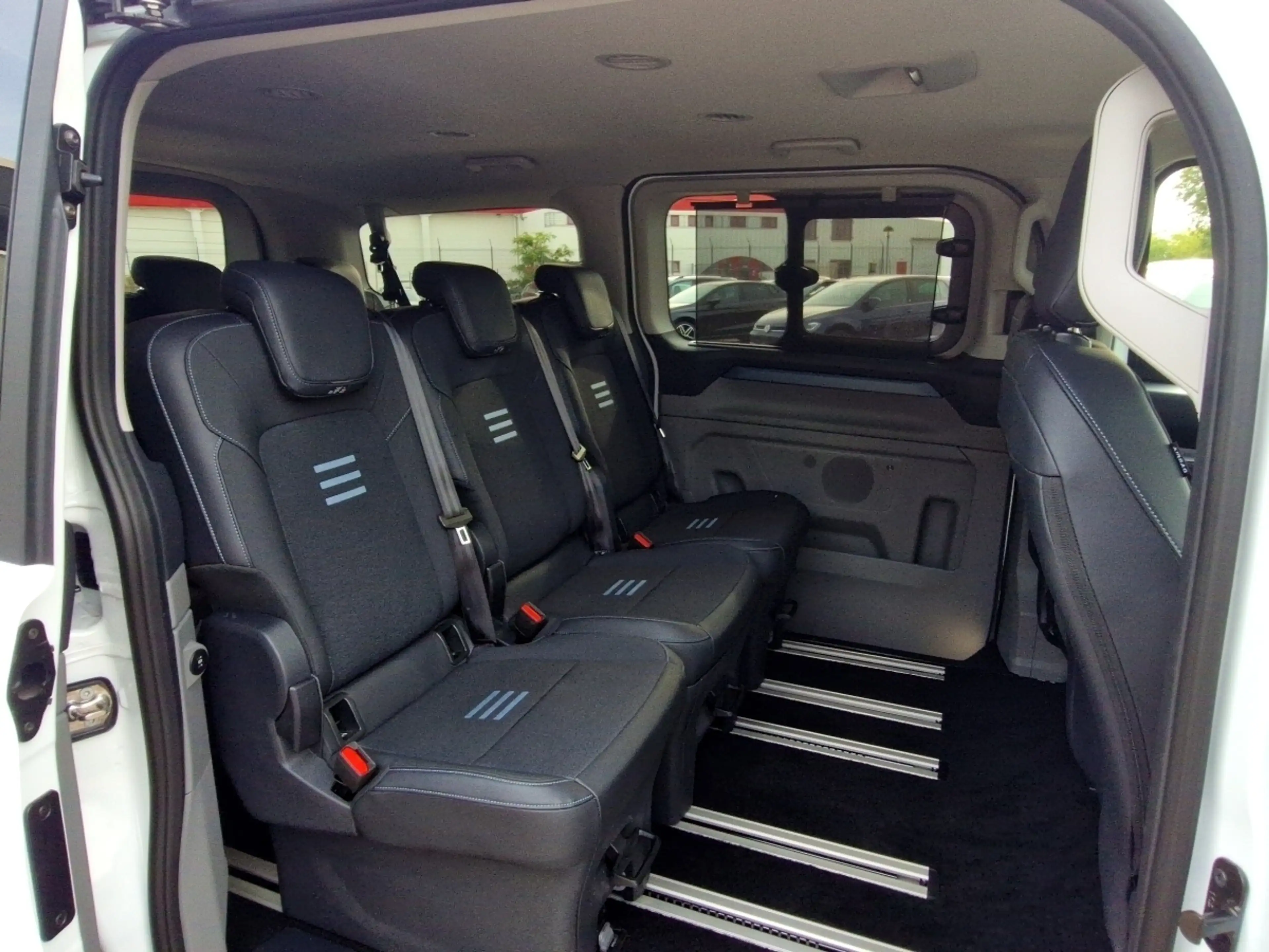 Ford Tourneo Custom 320 Tourneo Active LED Navi Klimaa — photo 10