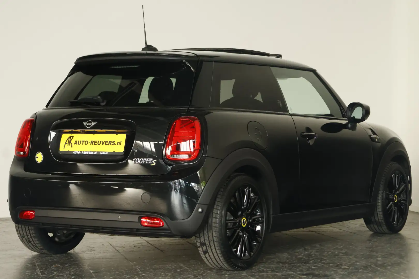 MINI Cooper E Electric MINI Yours 33 kWh / LED / Opendak / Leder Noir - 2