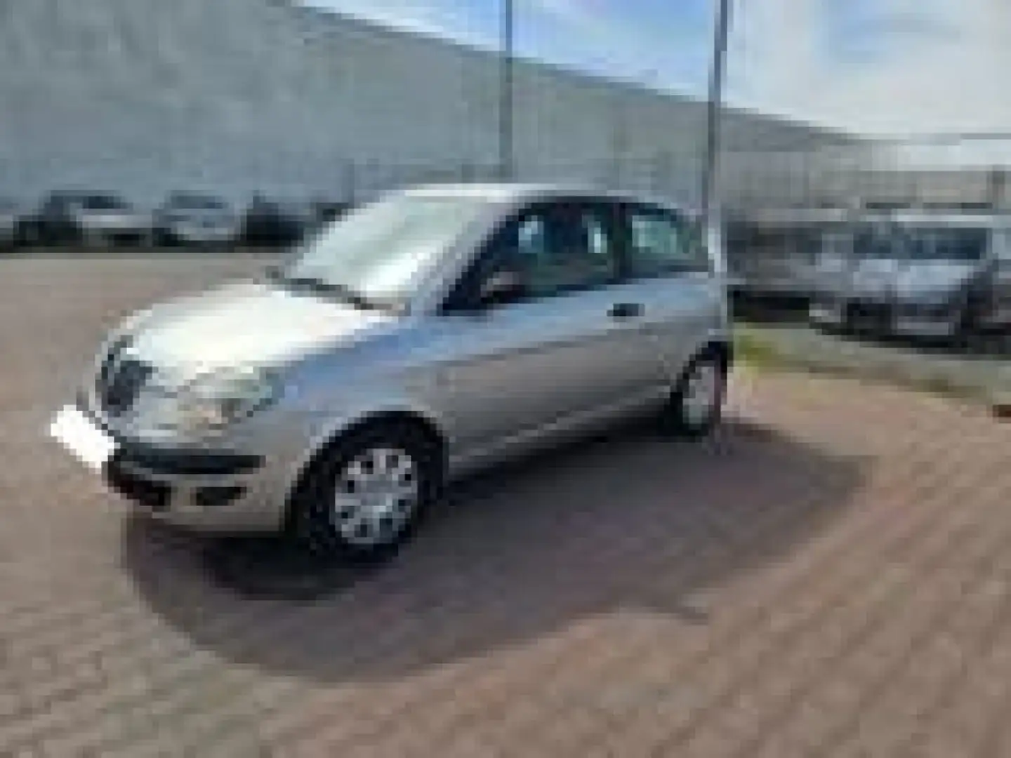 Lancia Ypsilon 1.3 MJT 75 CV Gri - 1